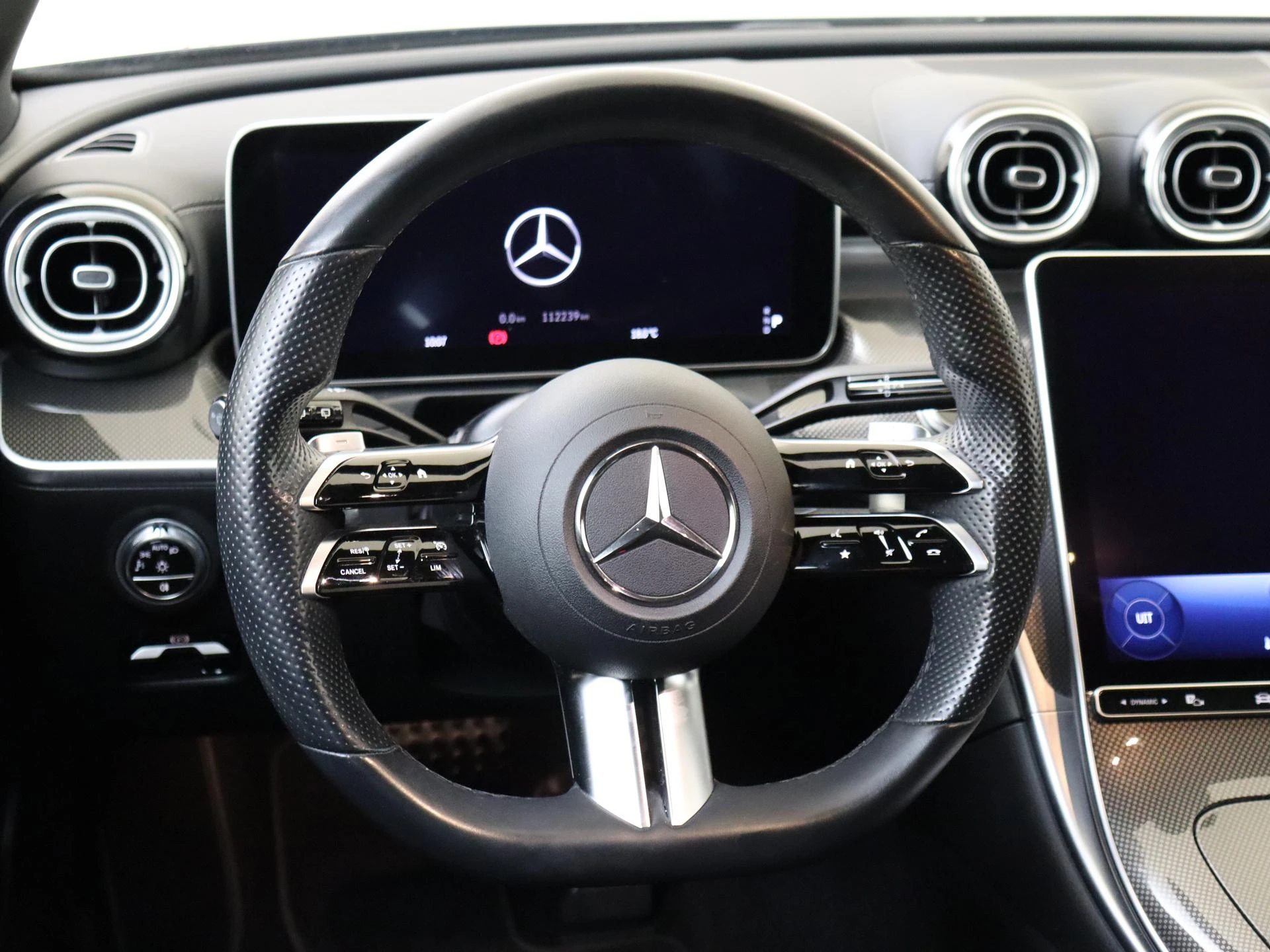 Mercedes-Benz-C-Klasse-image-9