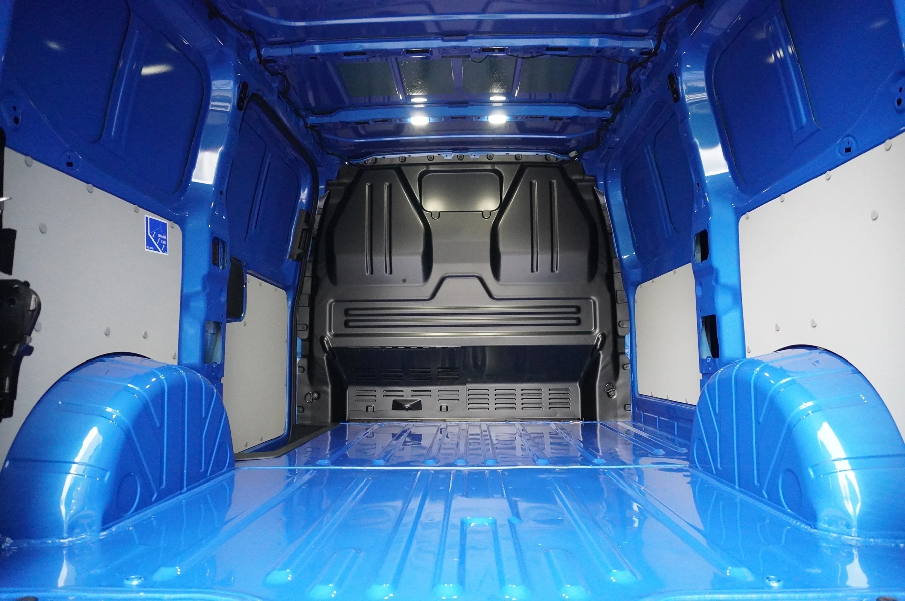 Volkswagen-Transporter-image-10