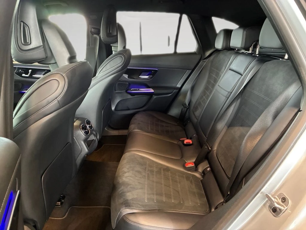 Mercedes-Benz-GLC 300 d-image-9
