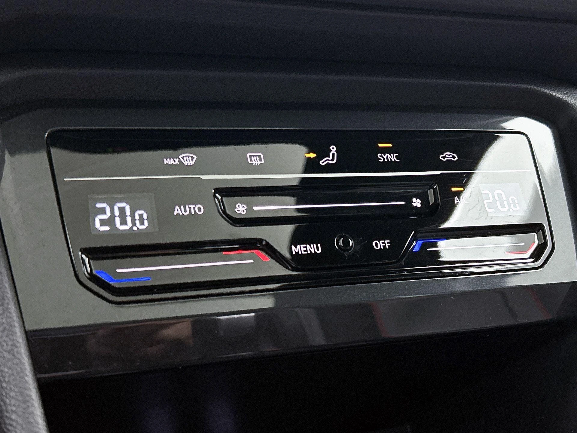 Volkswagen-Tiguan-image-21