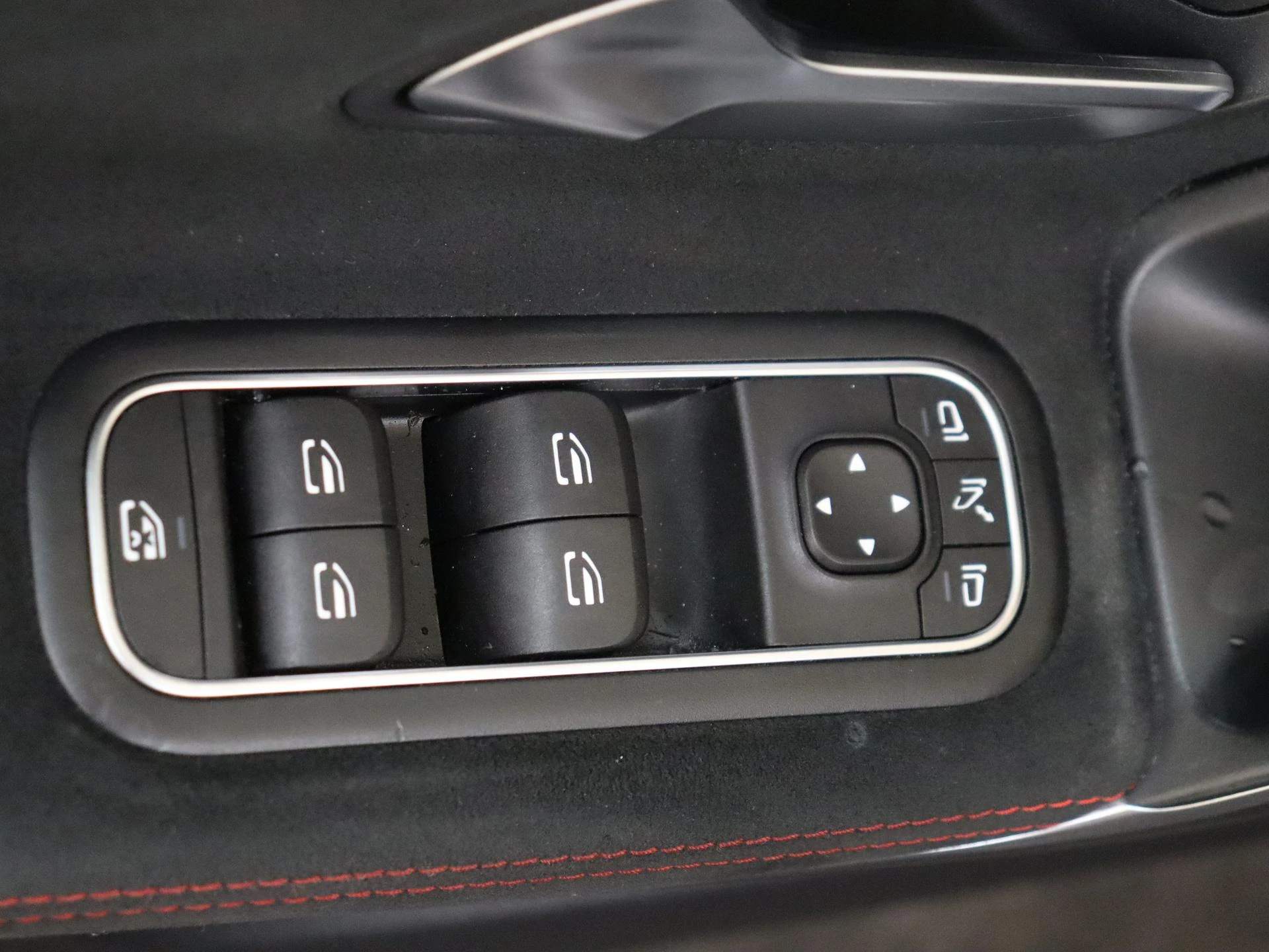 Mercedes-Benz-CLA-image-24
