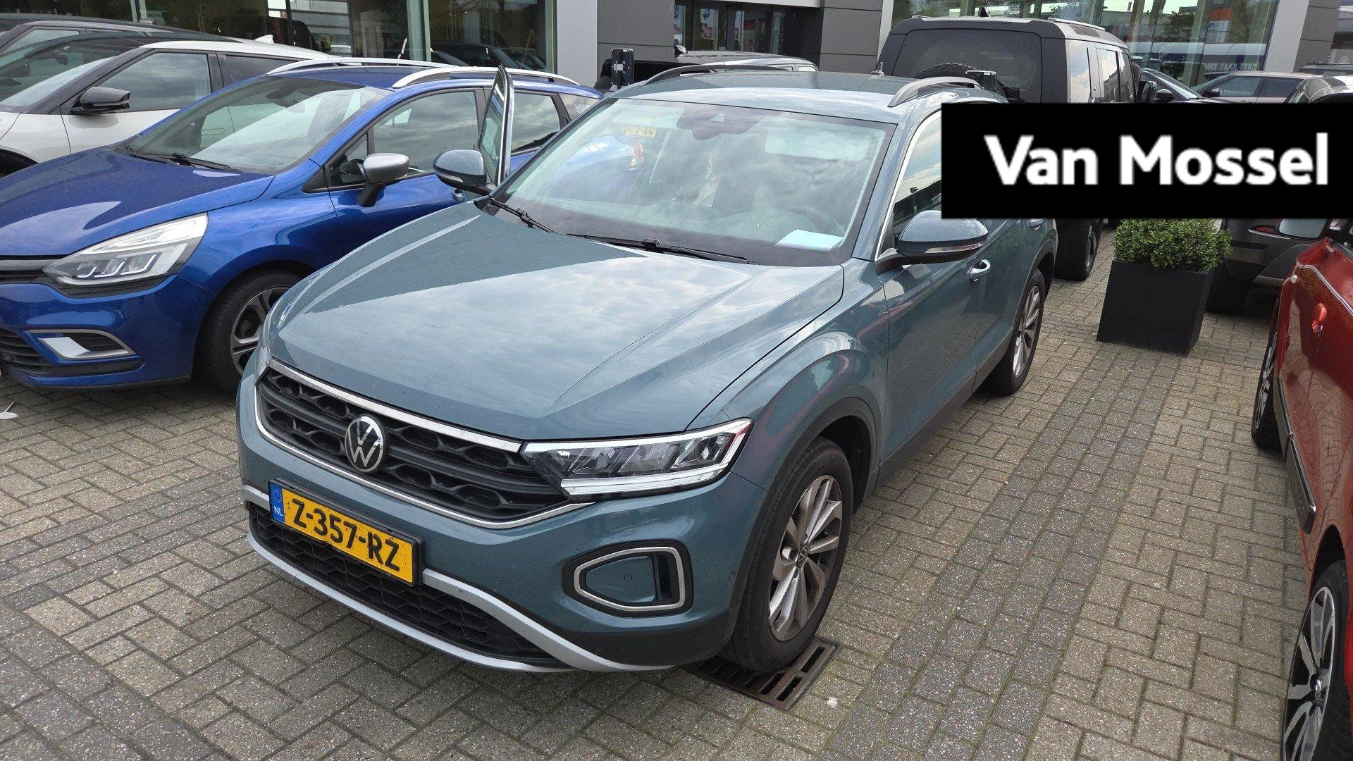 Volkswagen-T-Roc-image-0