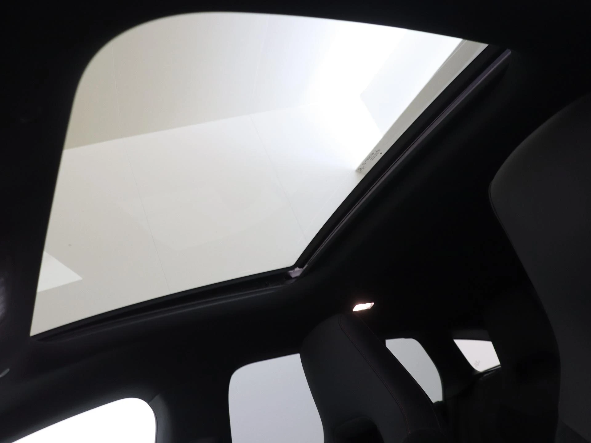 Mercedes-Benz-CLA-image-28