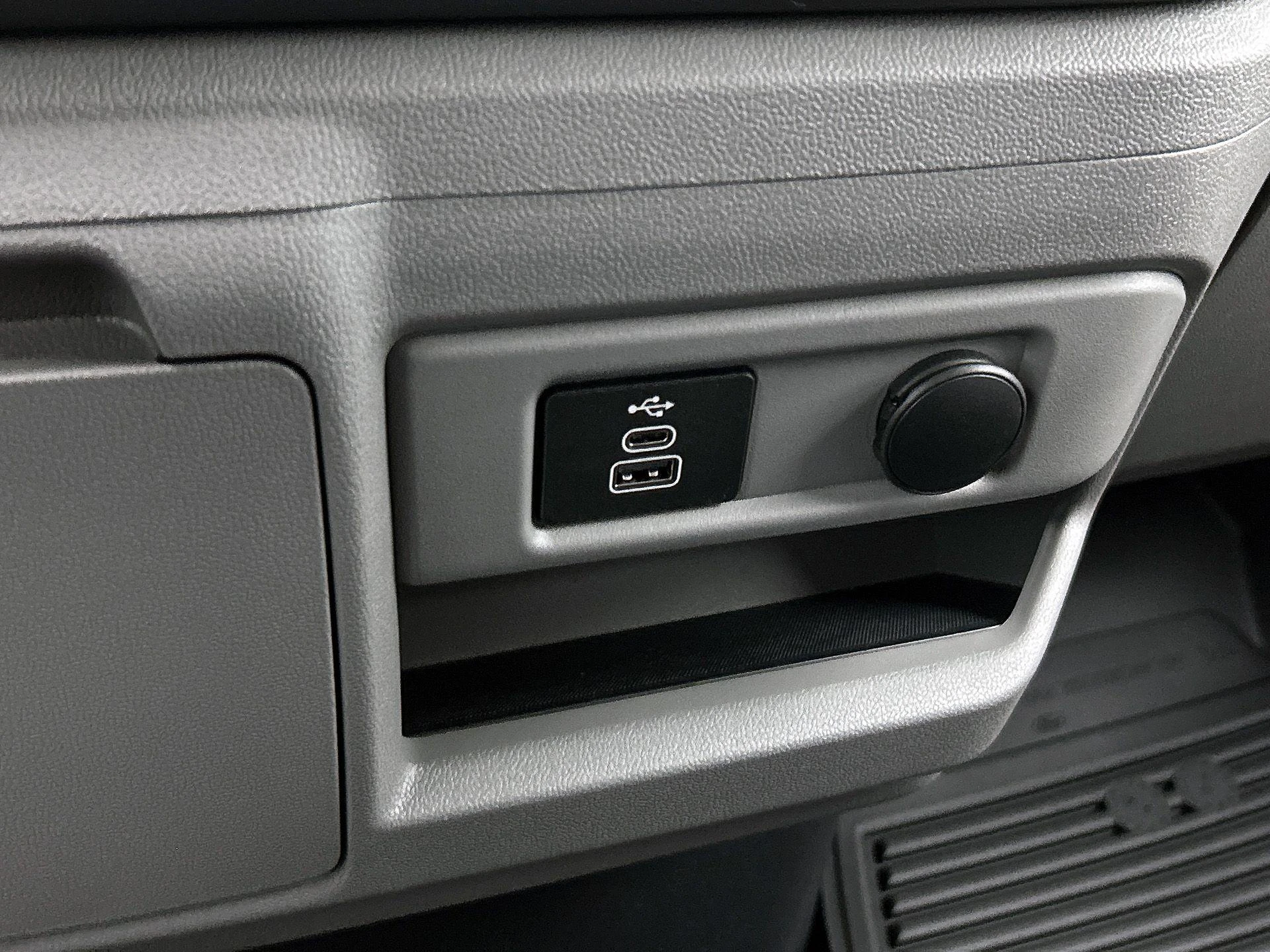 Ford Transit Custom 340 L2H1 Limited 65 kWh
