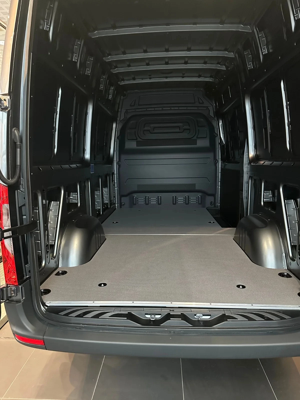 Mercedes-Benz-Sprinter-image-8