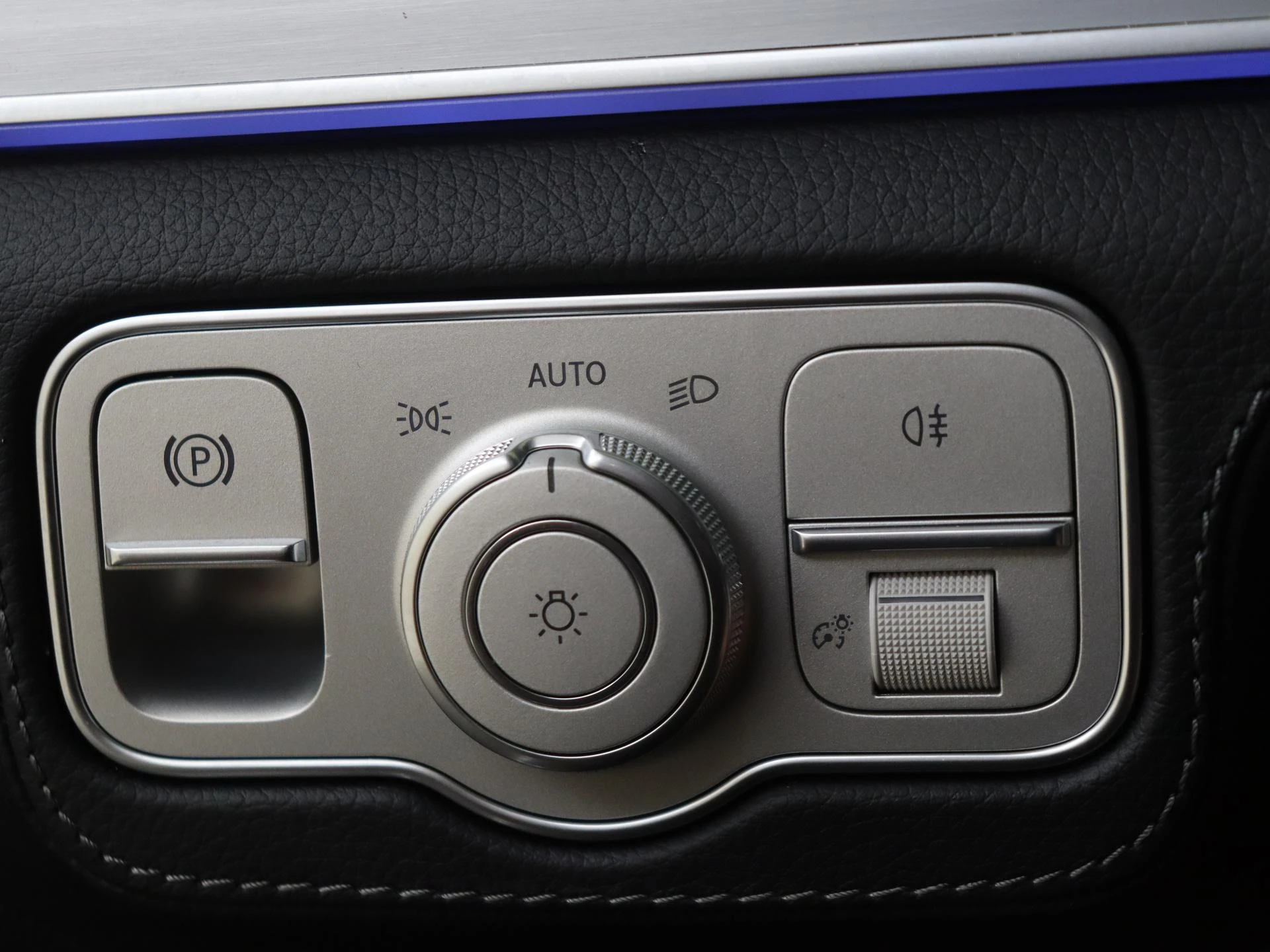 Mercedes-Benz-GLE-image-24