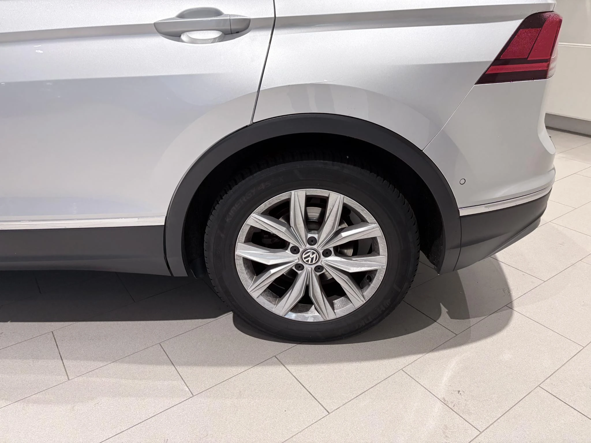 Volkswagen-Tiguan-image-3