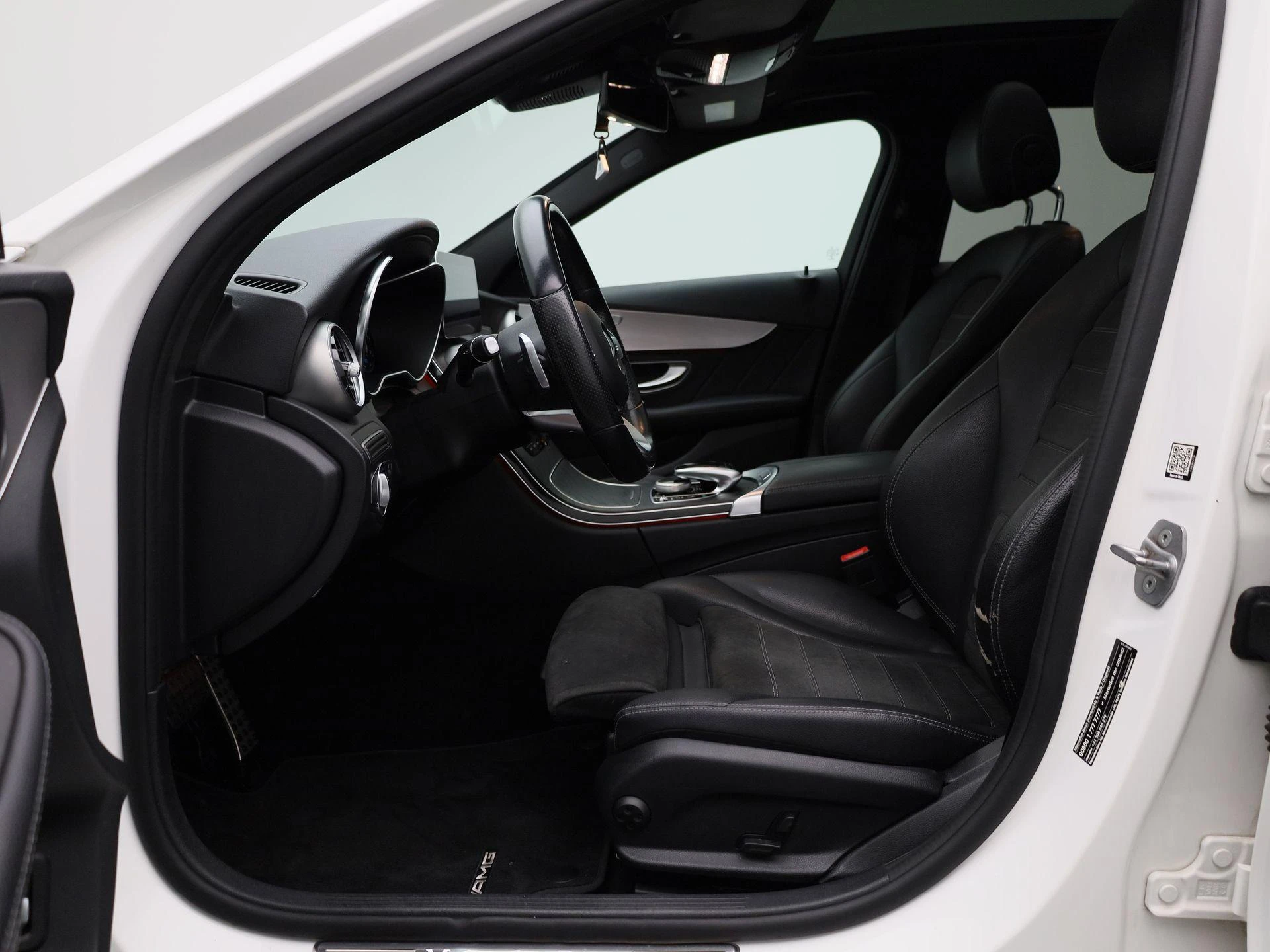 Mercedes-Benz-C-Klasse-image-10