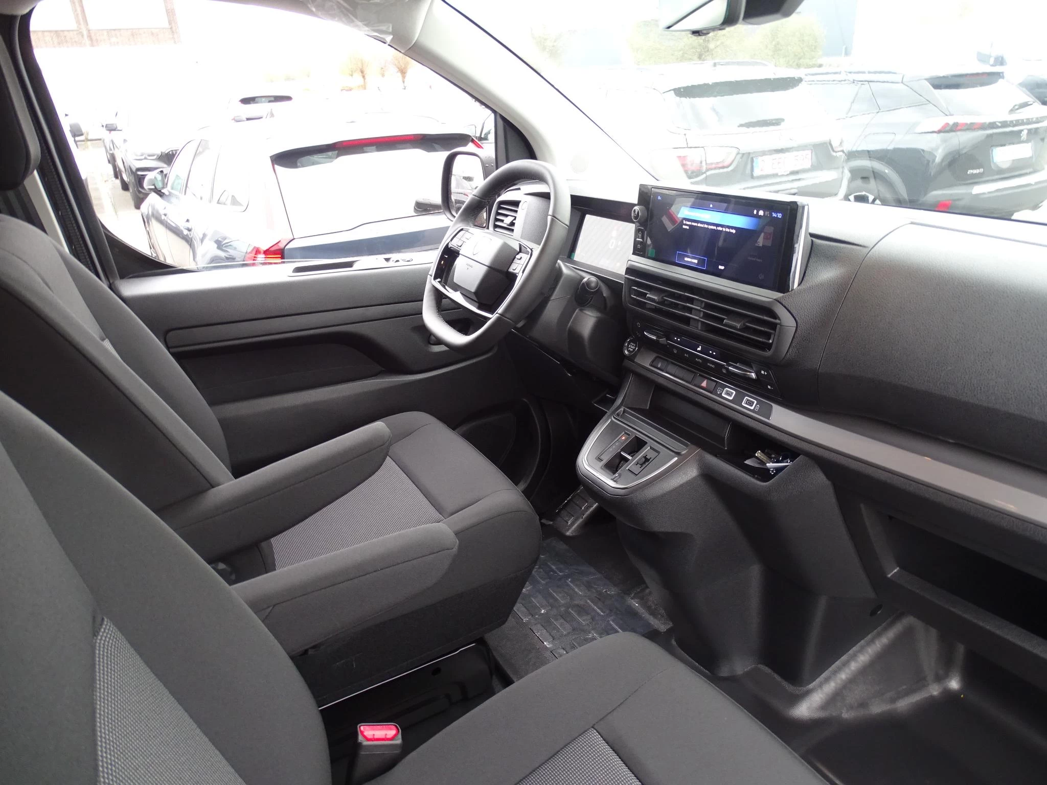 Peugeot-Expert-image-11