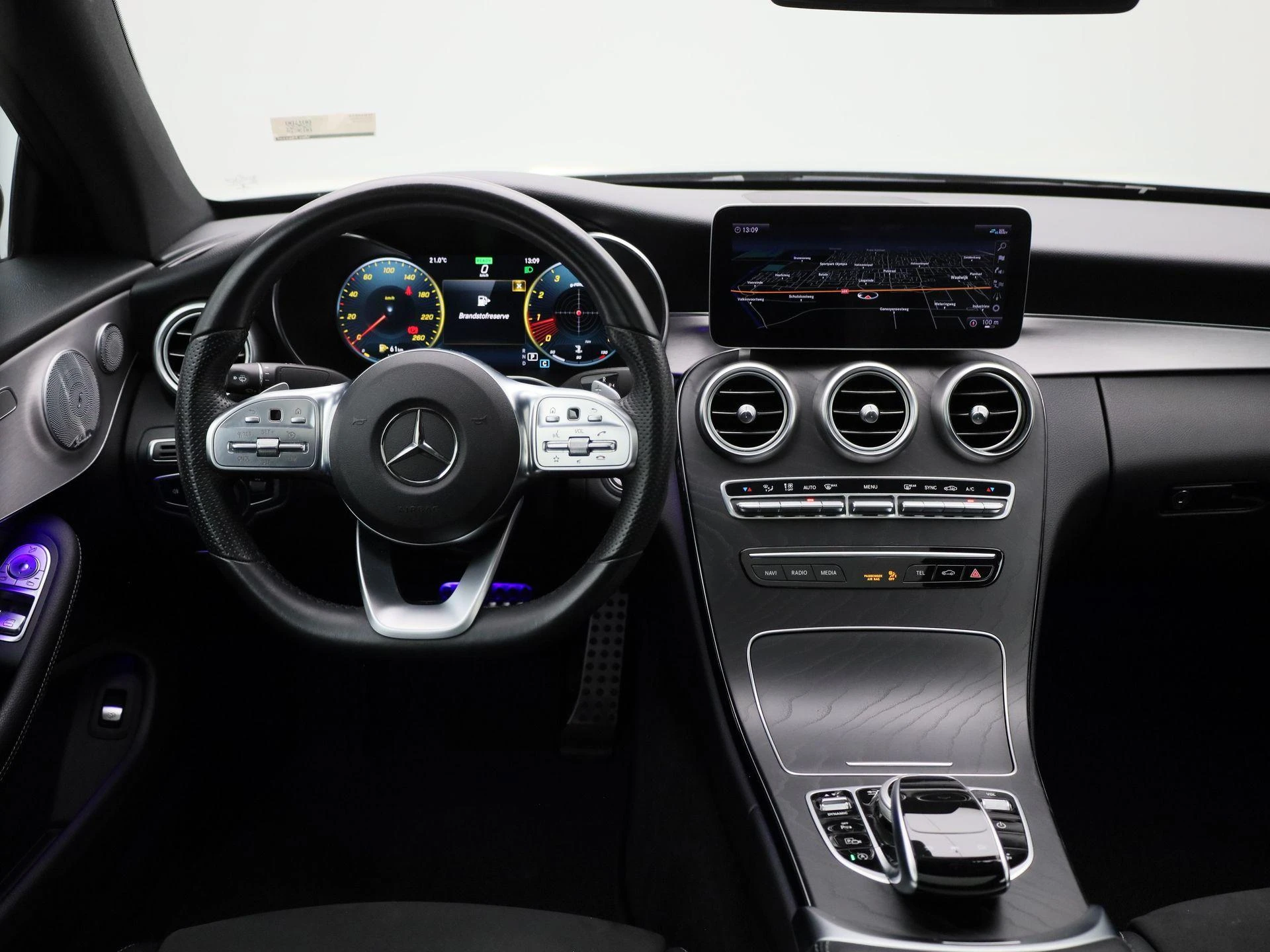 Mercedes-Benz-C-Klasse-image-6