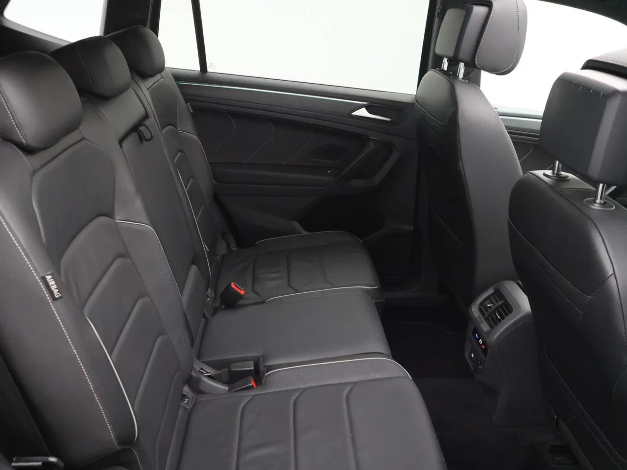 Volkswagen-Tiguan Allspace-image-4