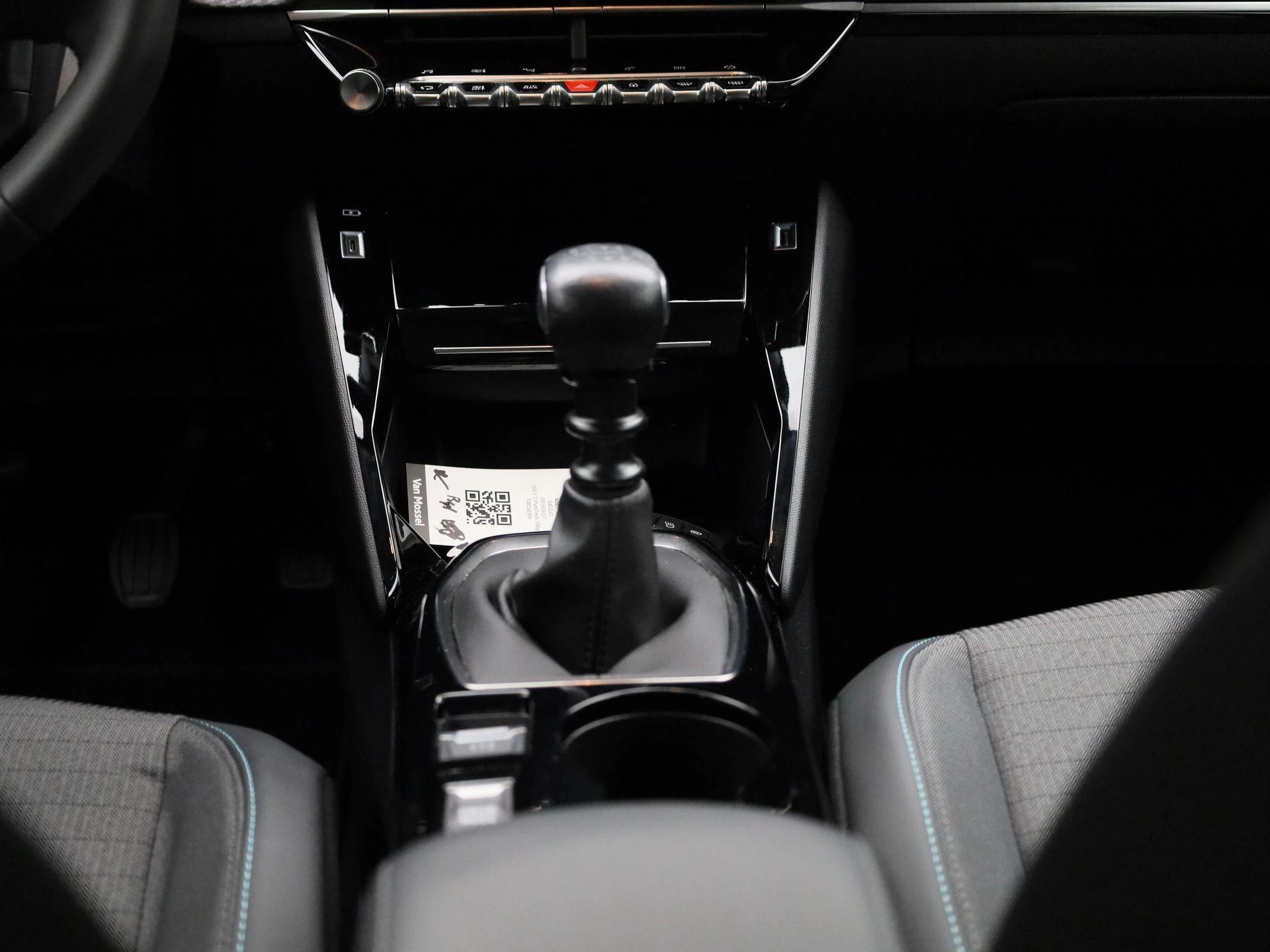 Peugeot 208 - 10