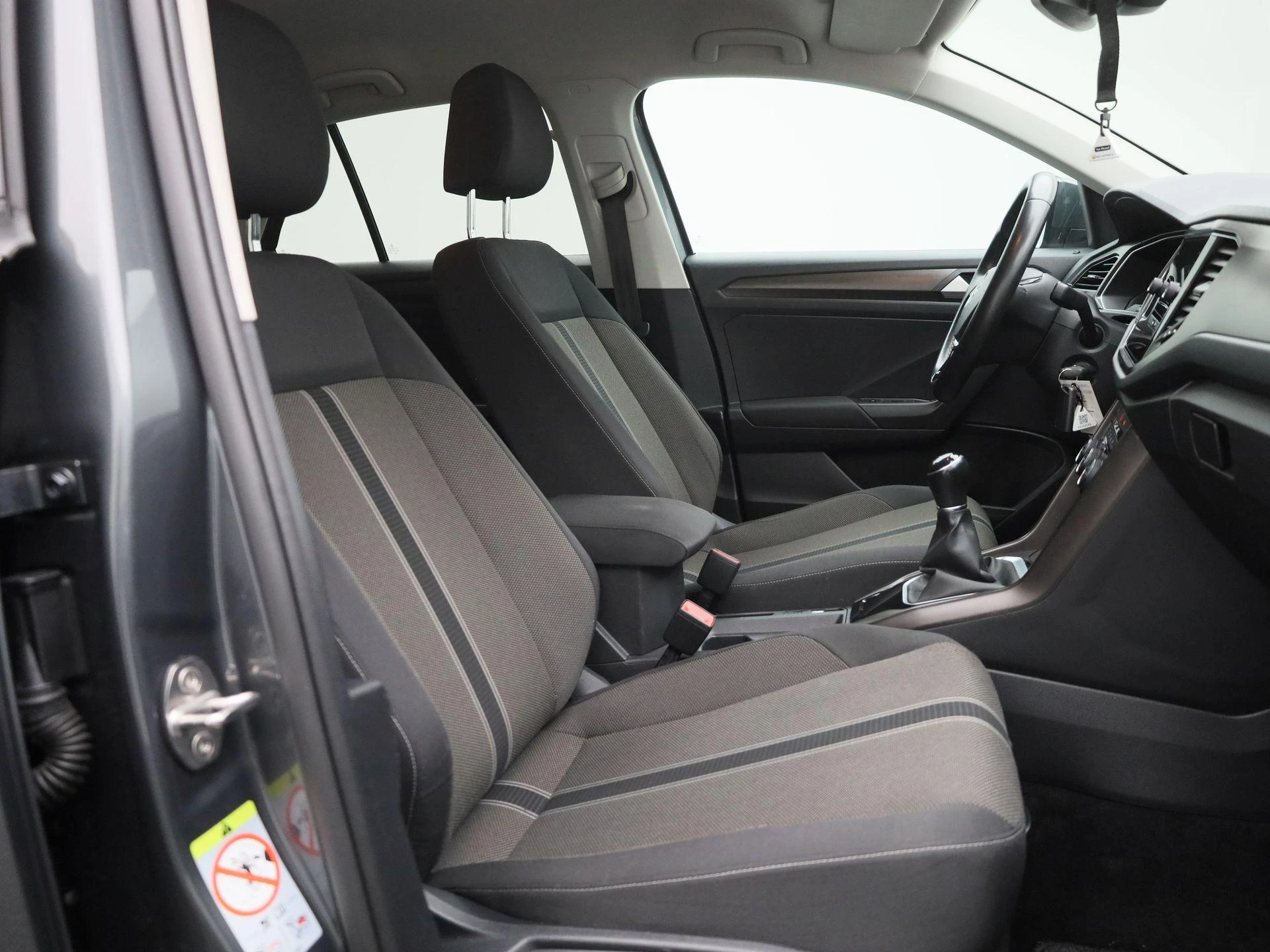 Volkswagen-T-Roc-image-29