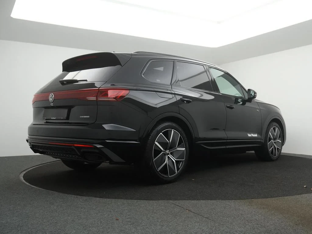 Volkswagen-Touareg-image-1