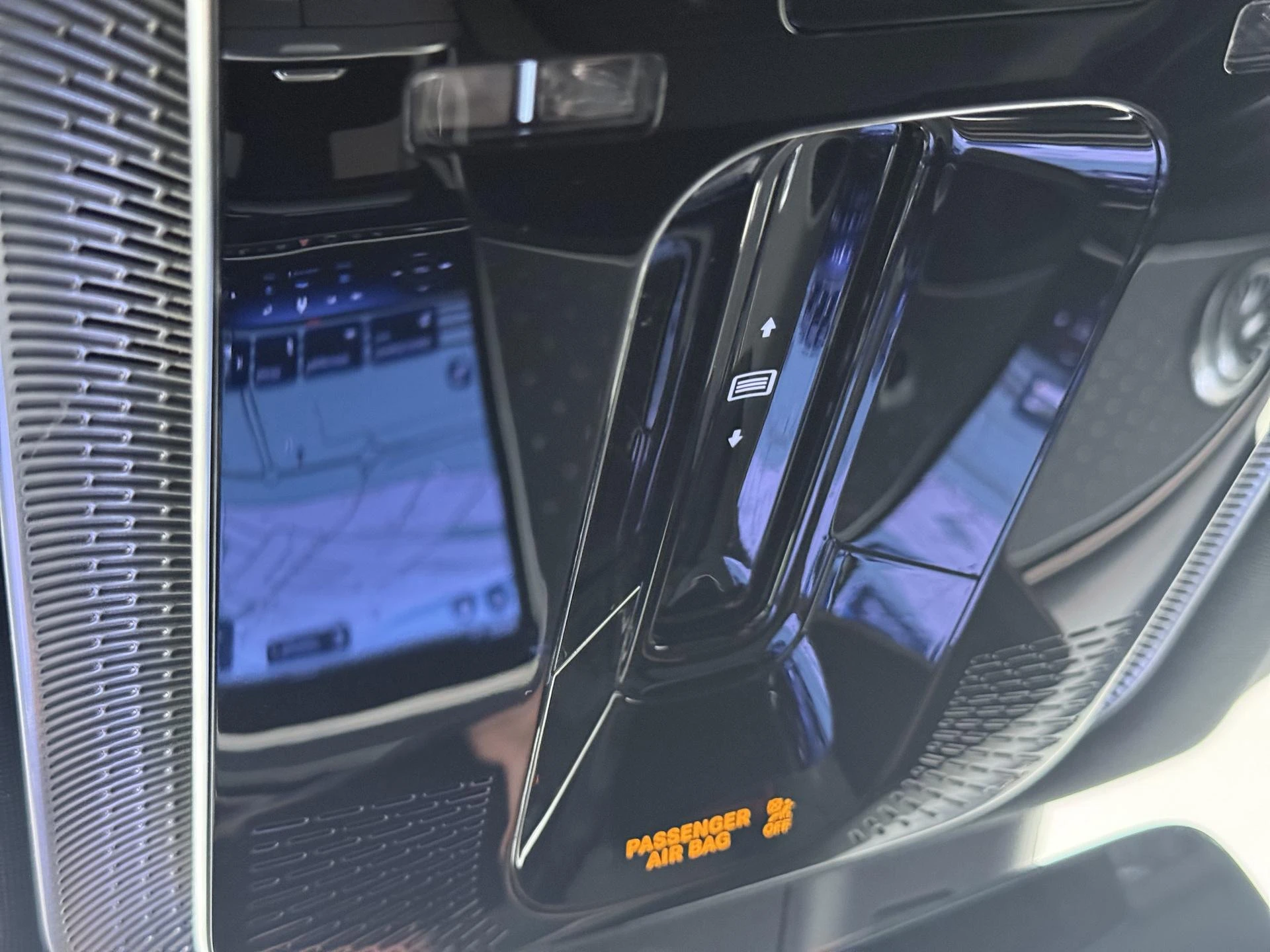 Mercedes-Benz-EQS-image-24