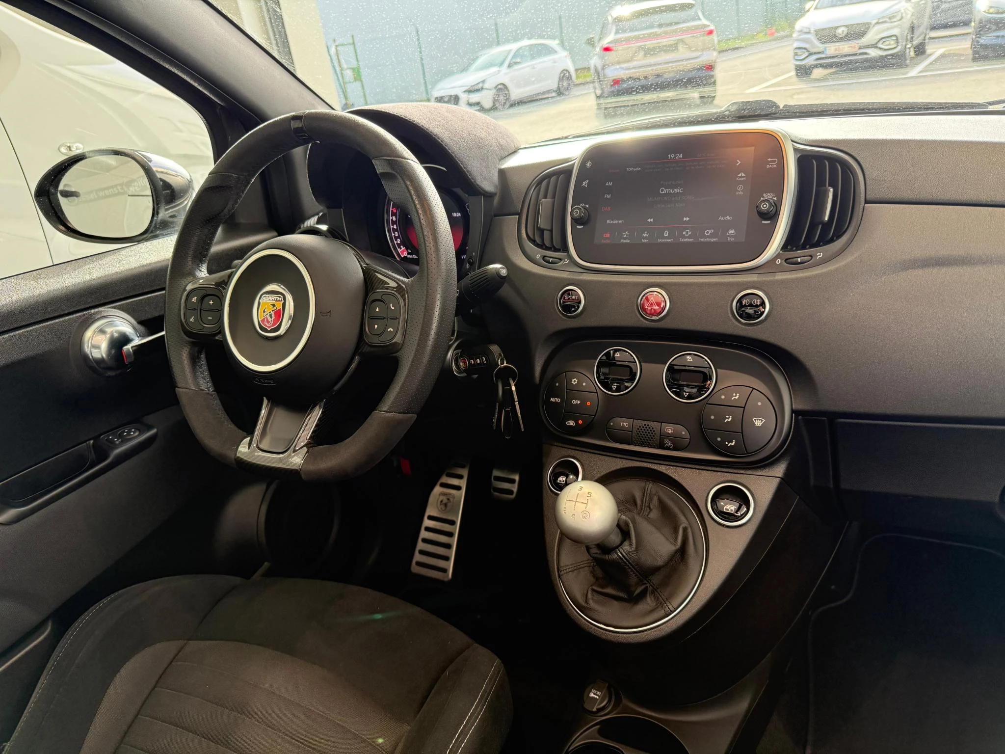 Abarth-500C-image-10