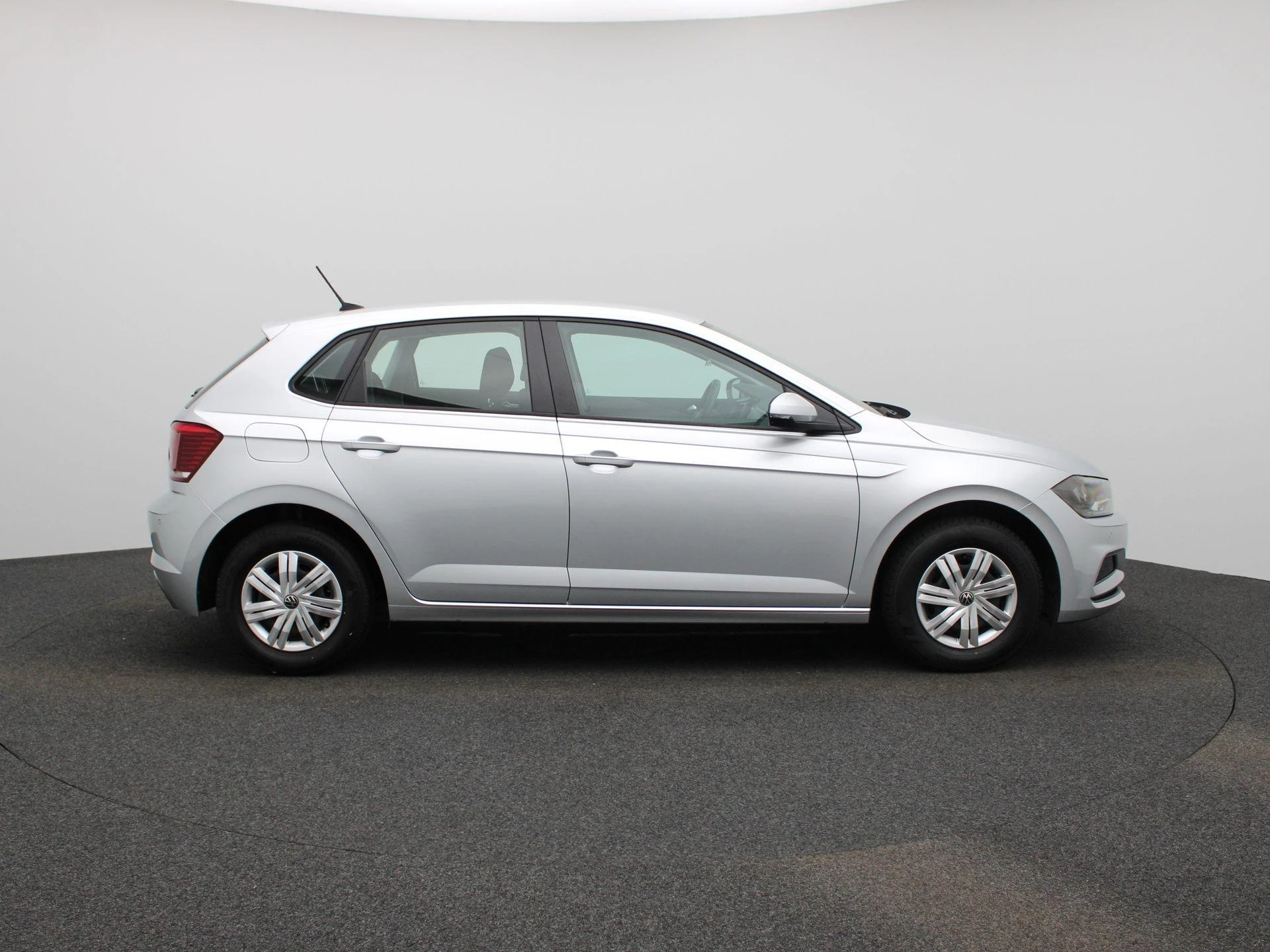 Volkswagen-Polo-image-5