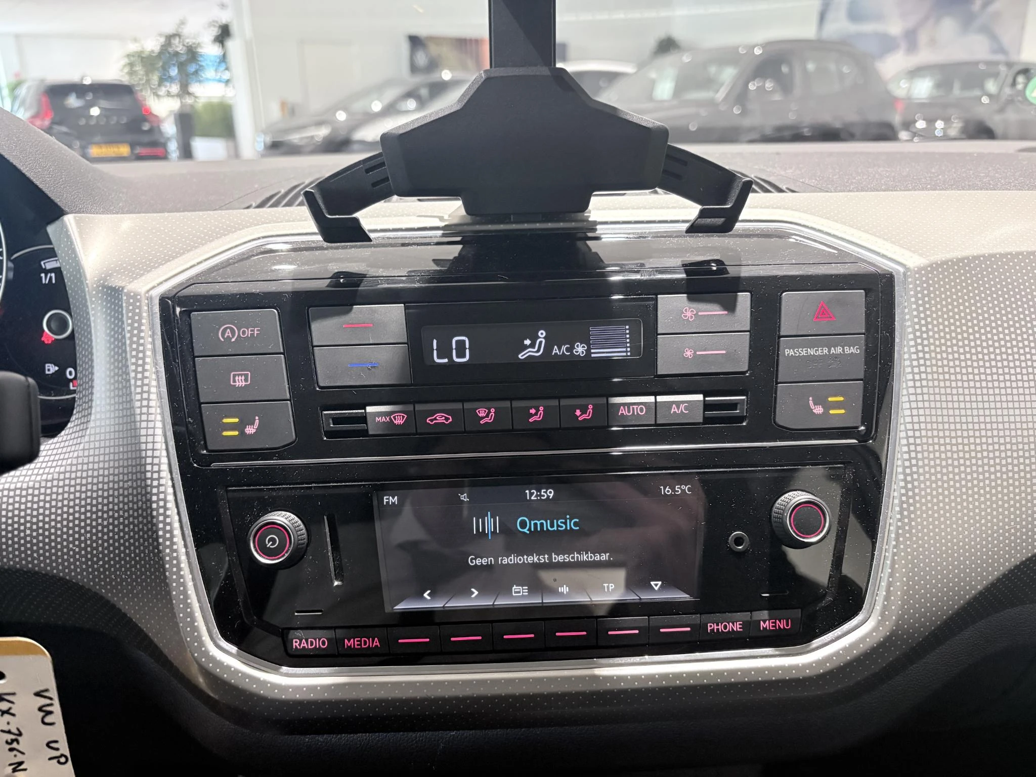 Volkswagen-up!-image-16