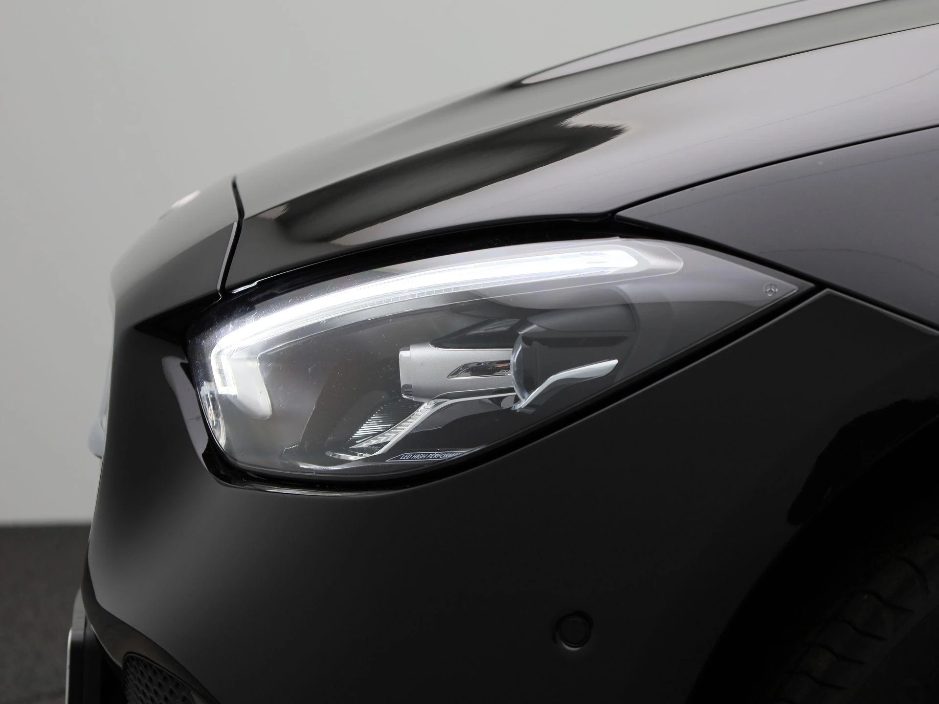 Mercedes-Benz-C-Klasse-image-14