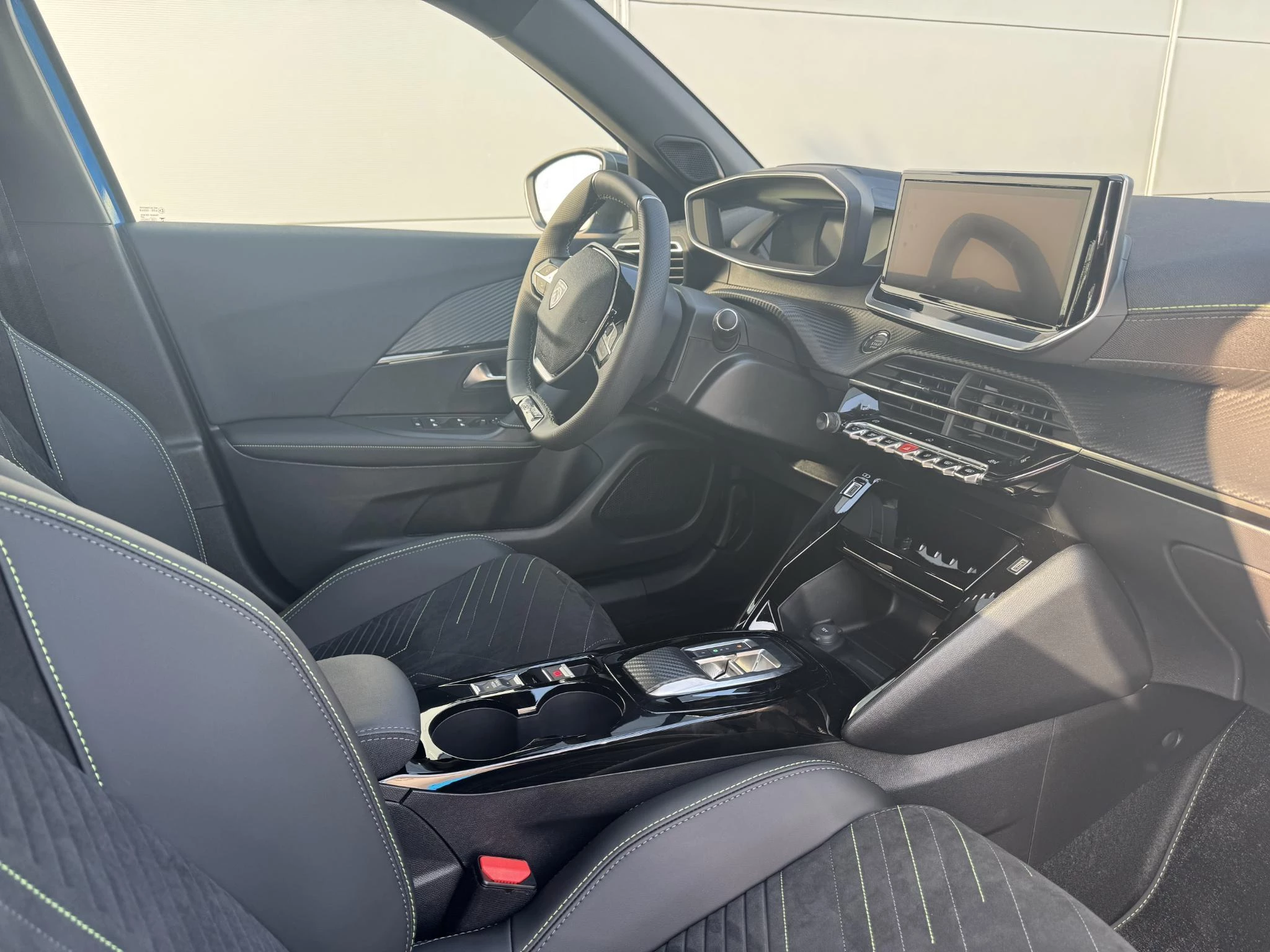 Peugeot-e-2008-image-9