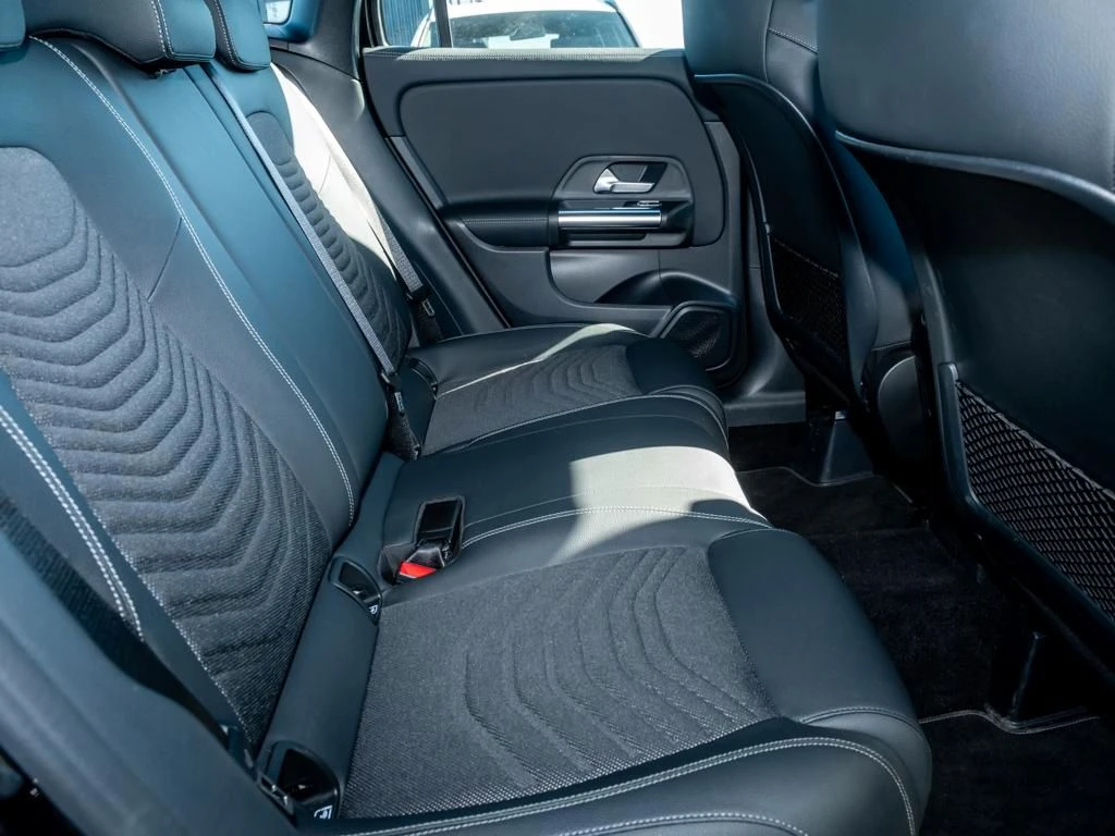 Mercedes-Benz-GLA 200 d-image-12