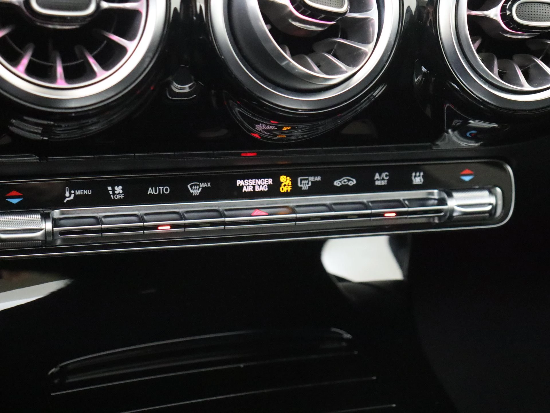 Mercedes-Benz-CLA-image-19