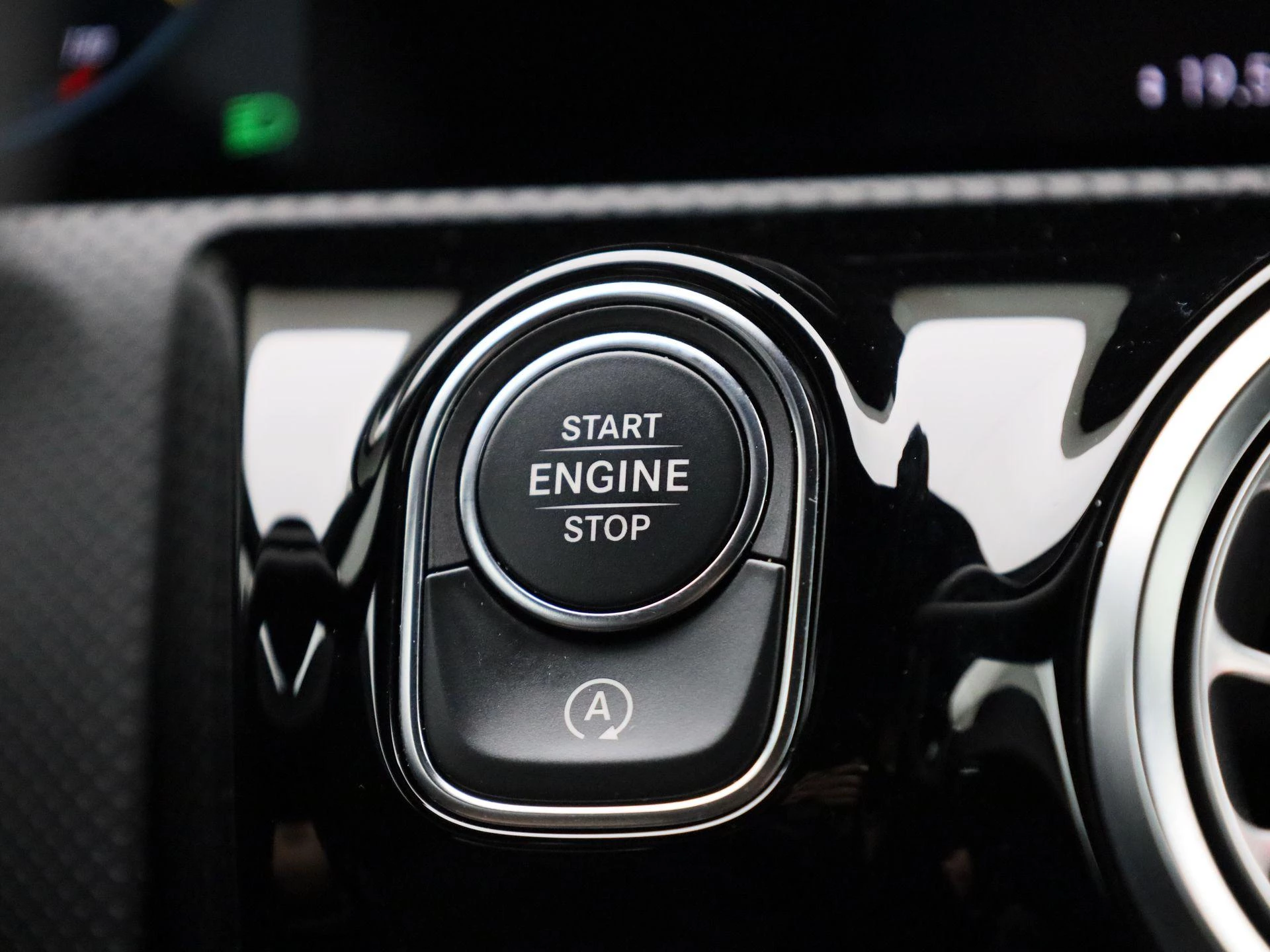 Mercedes-Benz-CLA-image-26