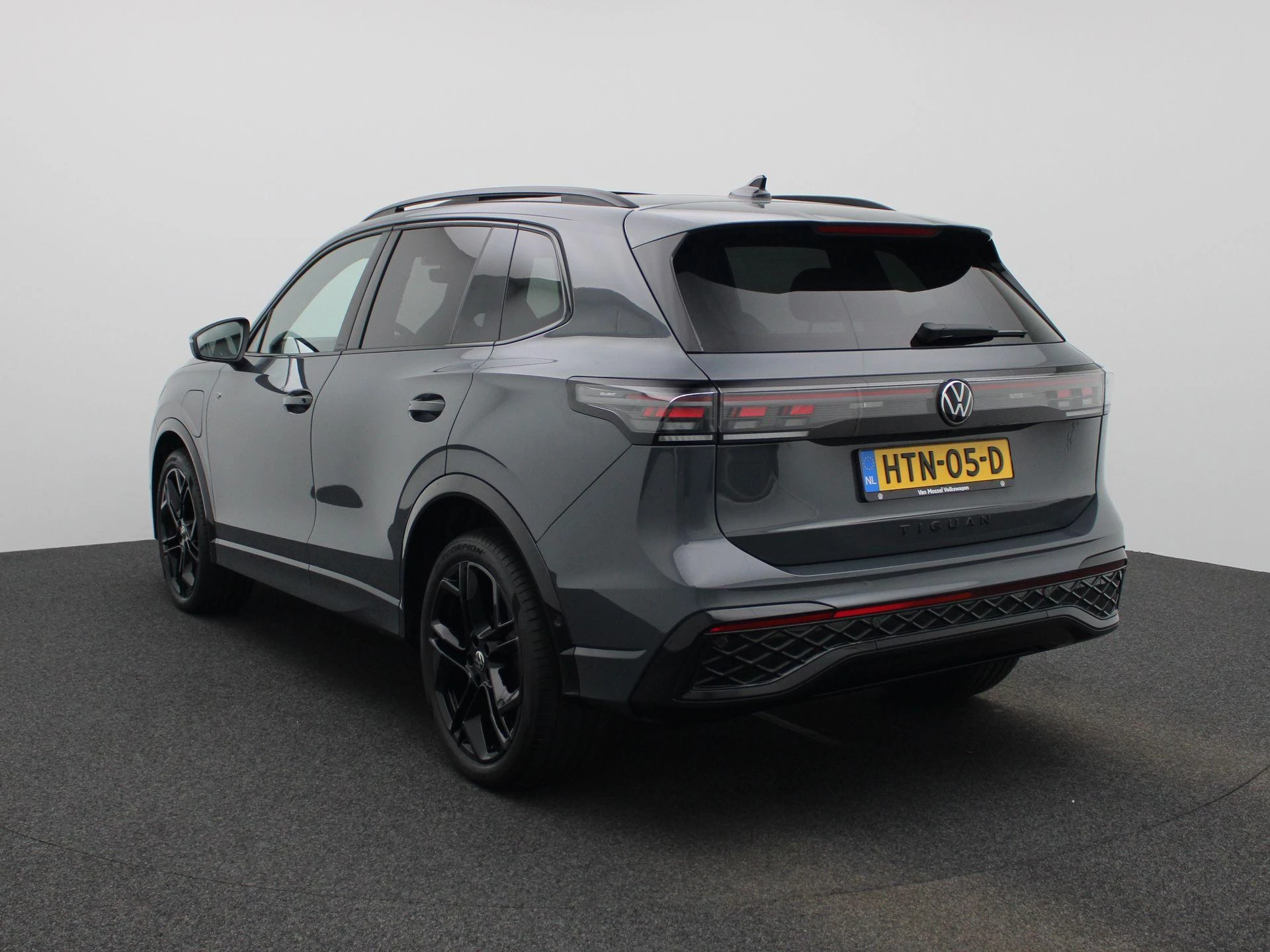 Volkswagen-Tiguan-image-1