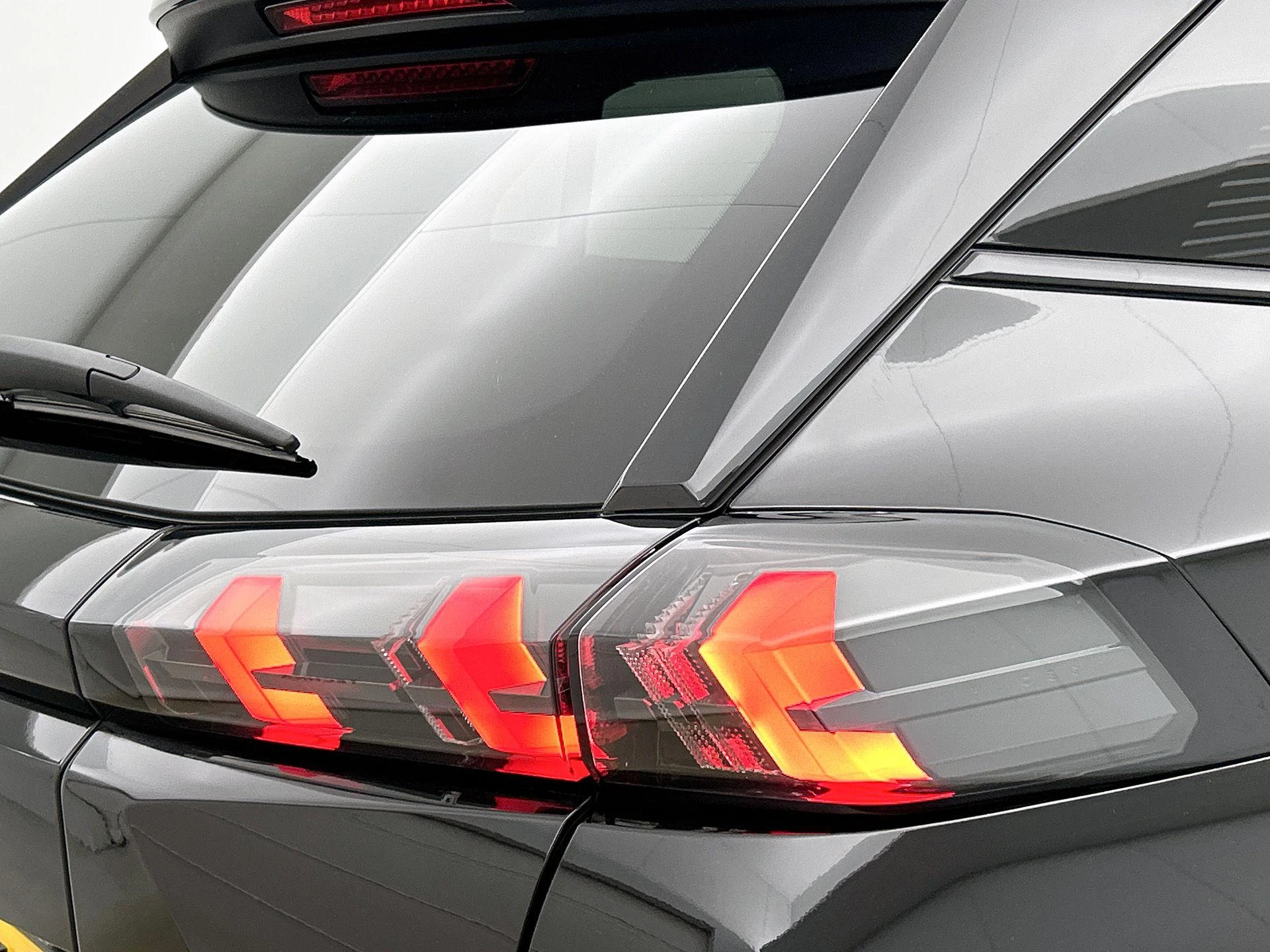 Peugeot-e-2008-image-35