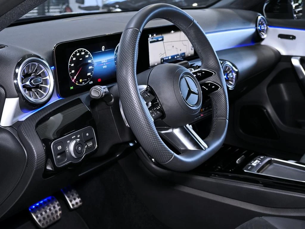 Mercedes-Benz-A-Klasse 200-image-9