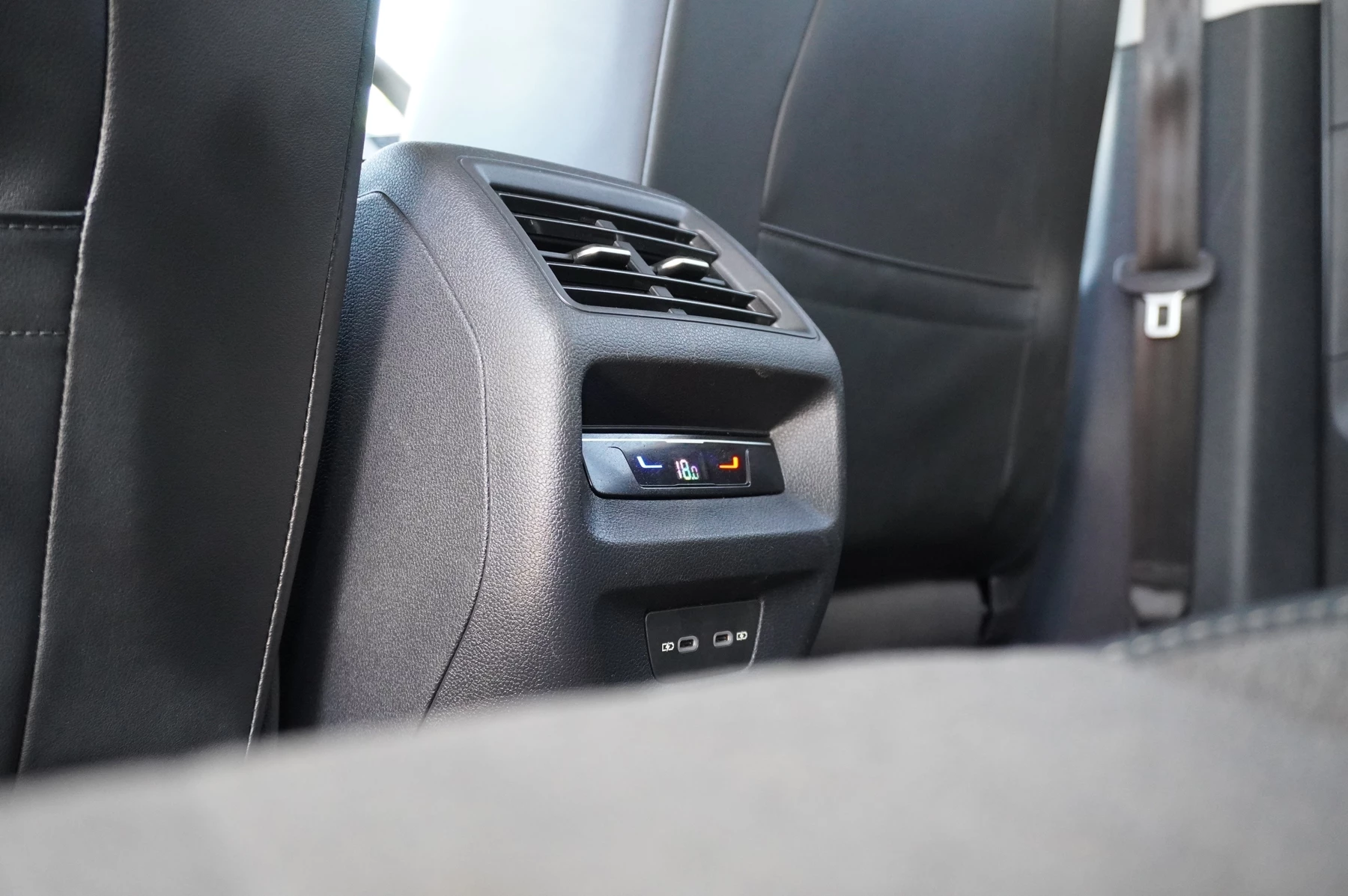 Volkswagen-Tiguan-image-11
