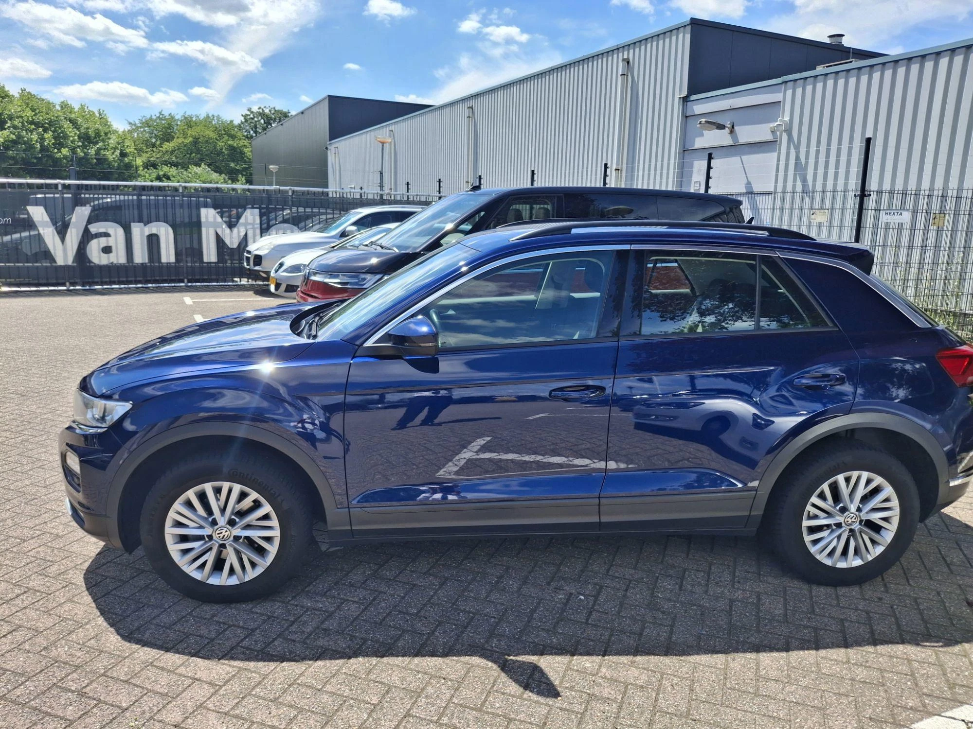 Volkswagen-T-Roc-image-2