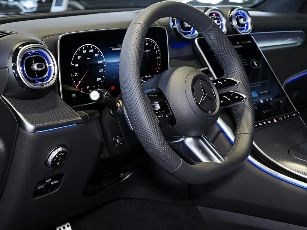 Mercedes-Benz-GLC 300 de-image-6