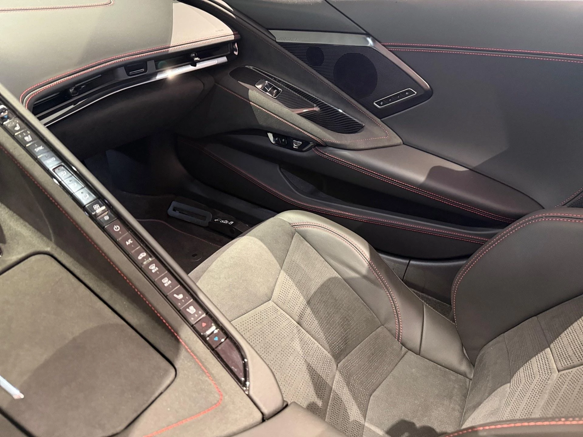 Chevrolet-Corvette-image-17