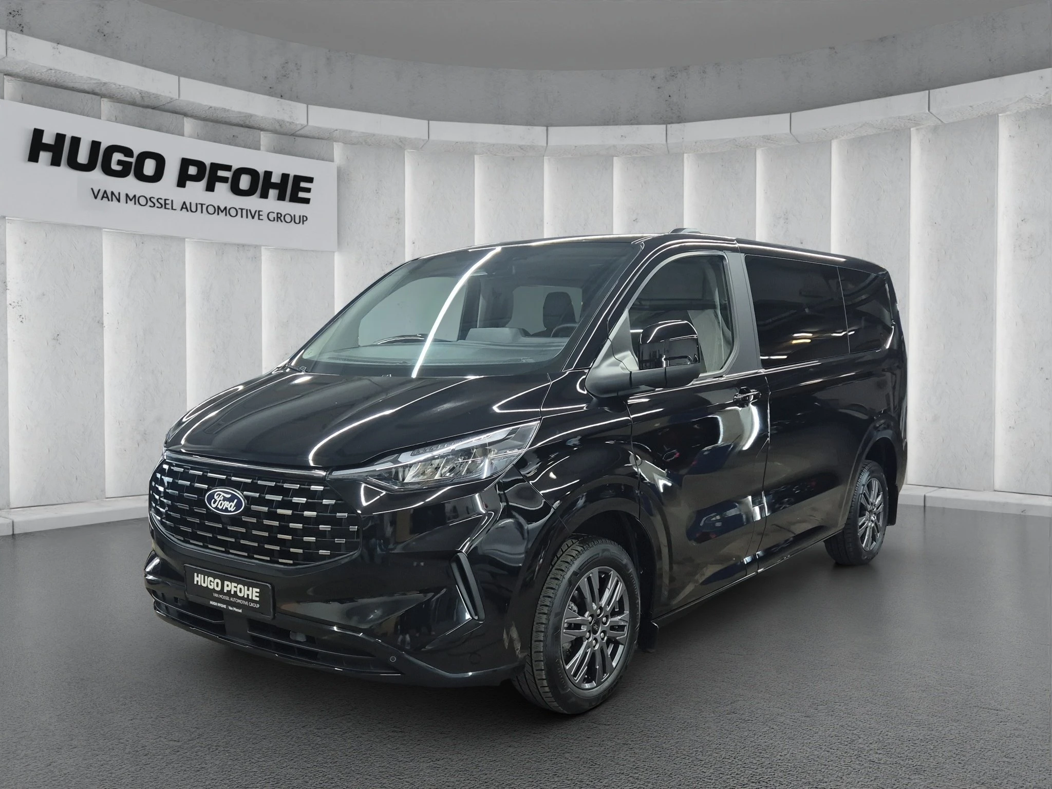 Ford-Tourneo Custom-image-0