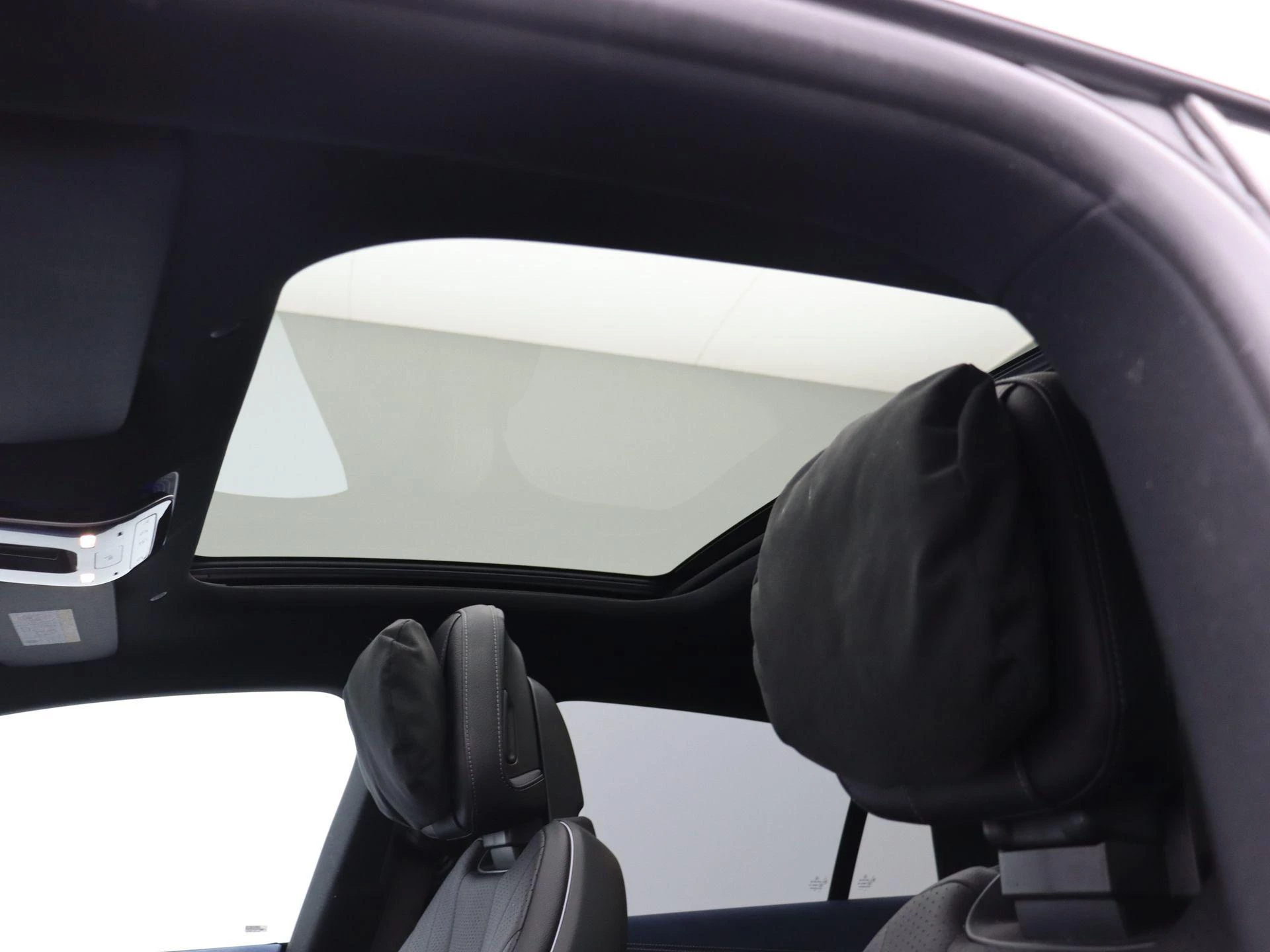 Mercedes-Benz-EQE-image-13