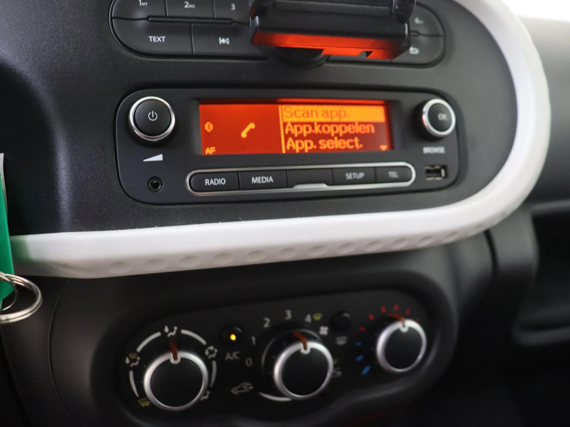 Renault-Twingo-image-19
