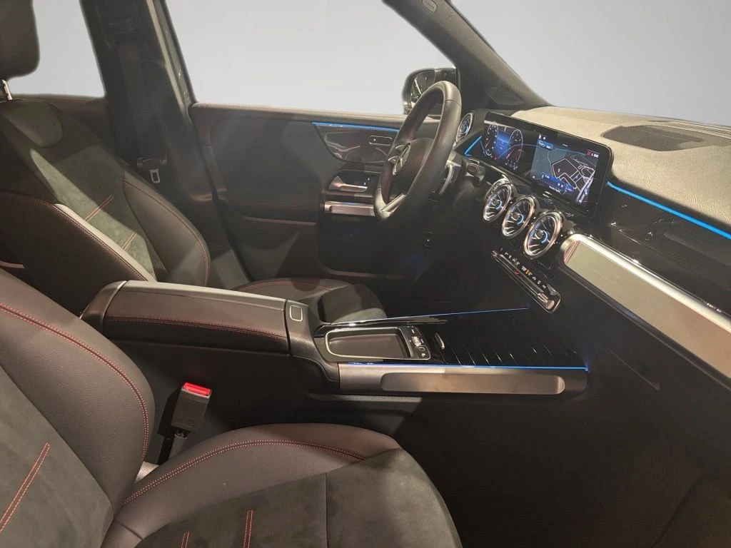 Mercedes-Benz-GLB 200 d-image-15