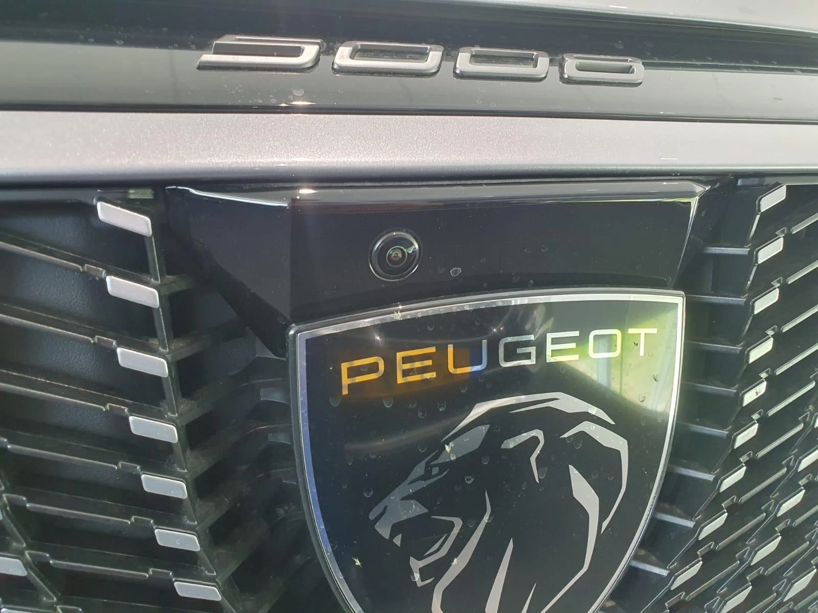 Peugeot-e-5008-image-5