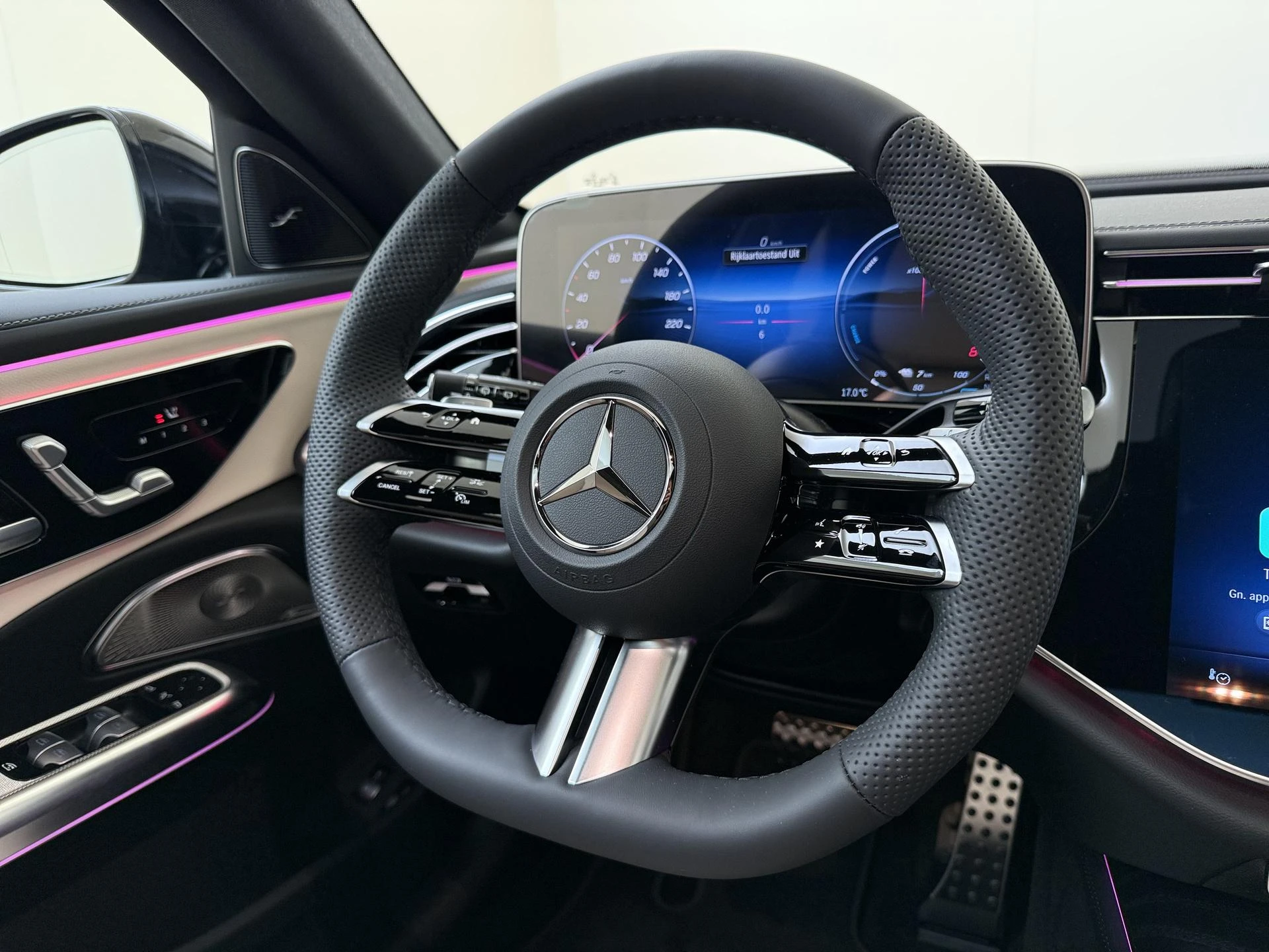 Mercedes-Benz-E-Klasse-image-9