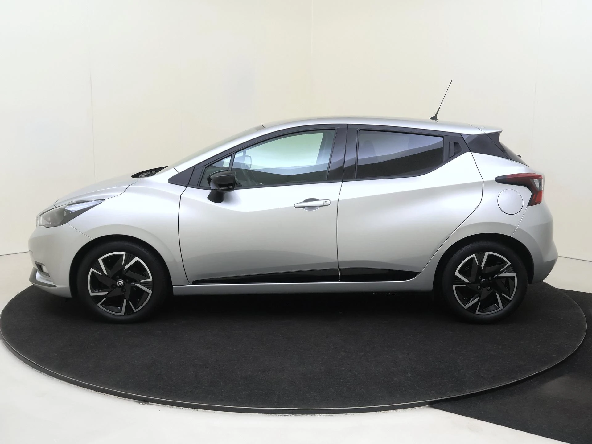 Nissan-Micra-image-7
