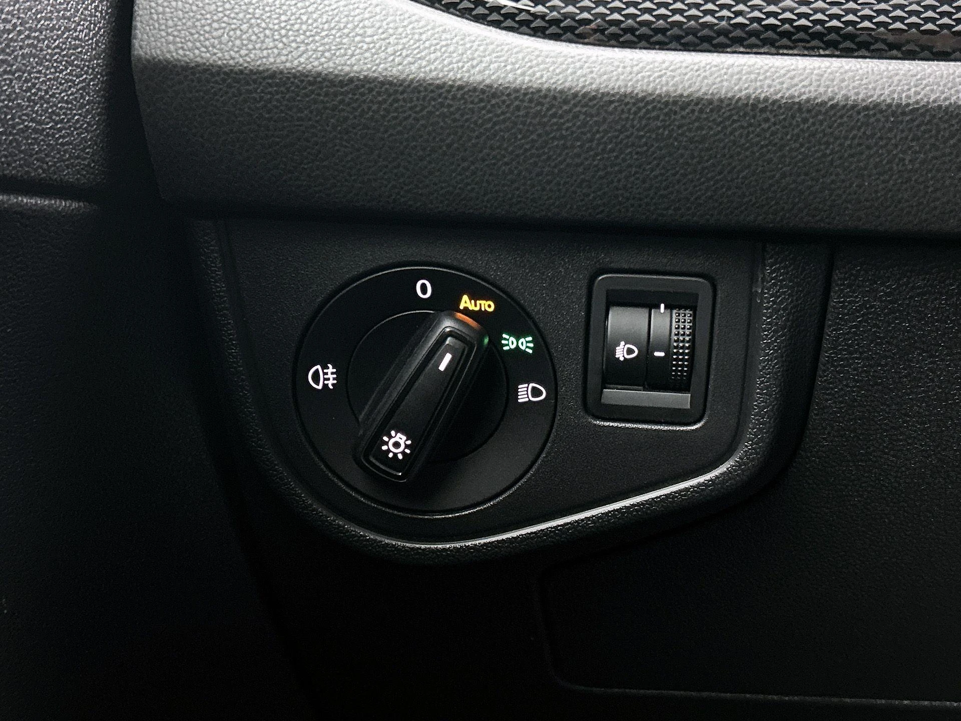 Volkswagen-Polo-image-24