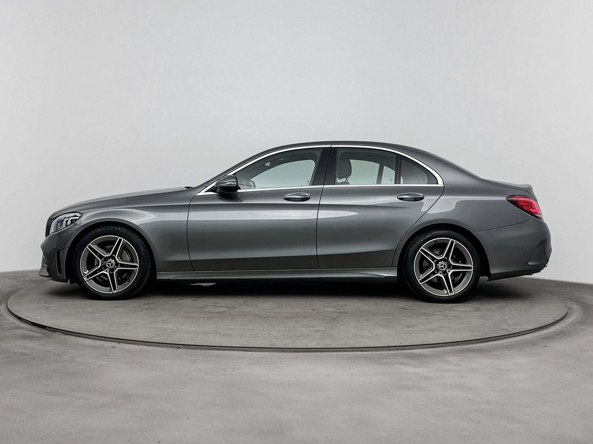 Mercedes-Benz-C-Klasse-image-1
