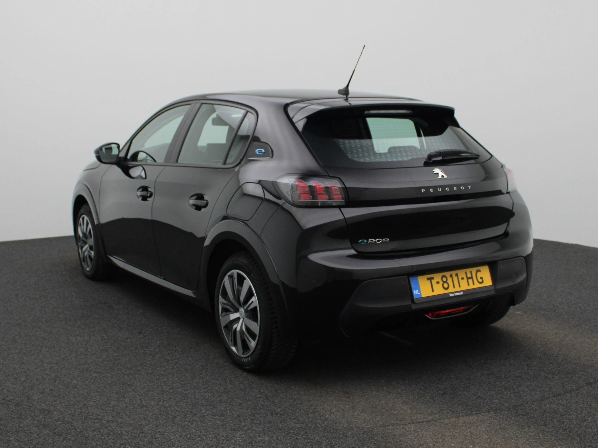 Peugeot-e-208-image-1
