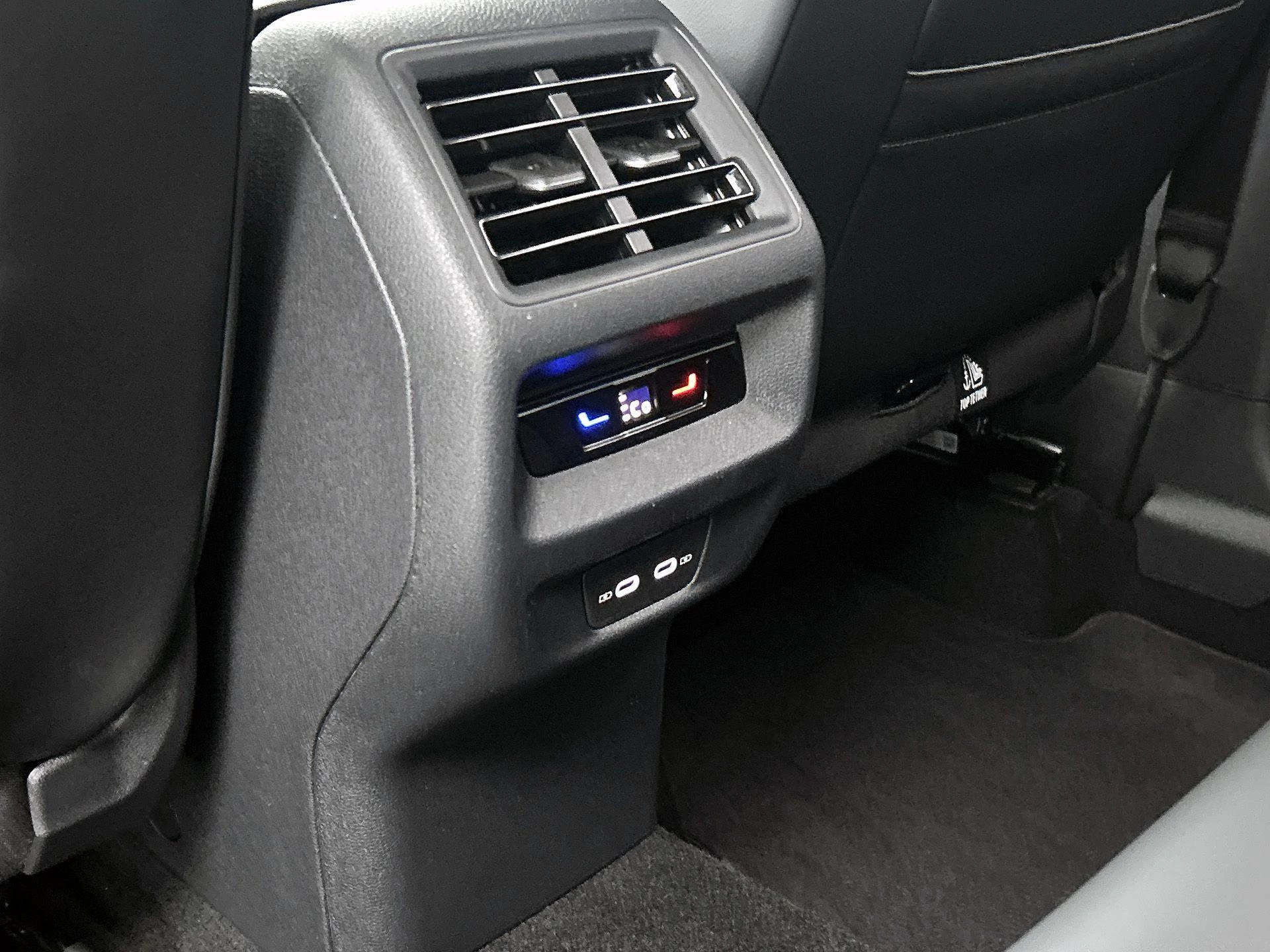 Volkswagen-Tiguan-image-11