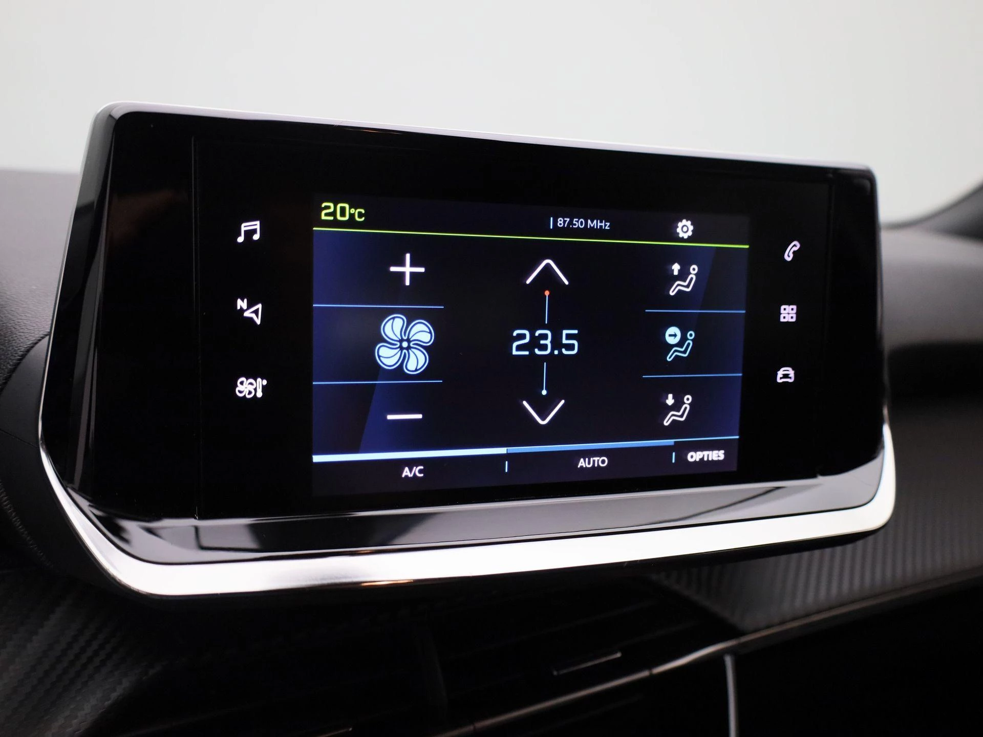 Peugeot-e-2008-image-27