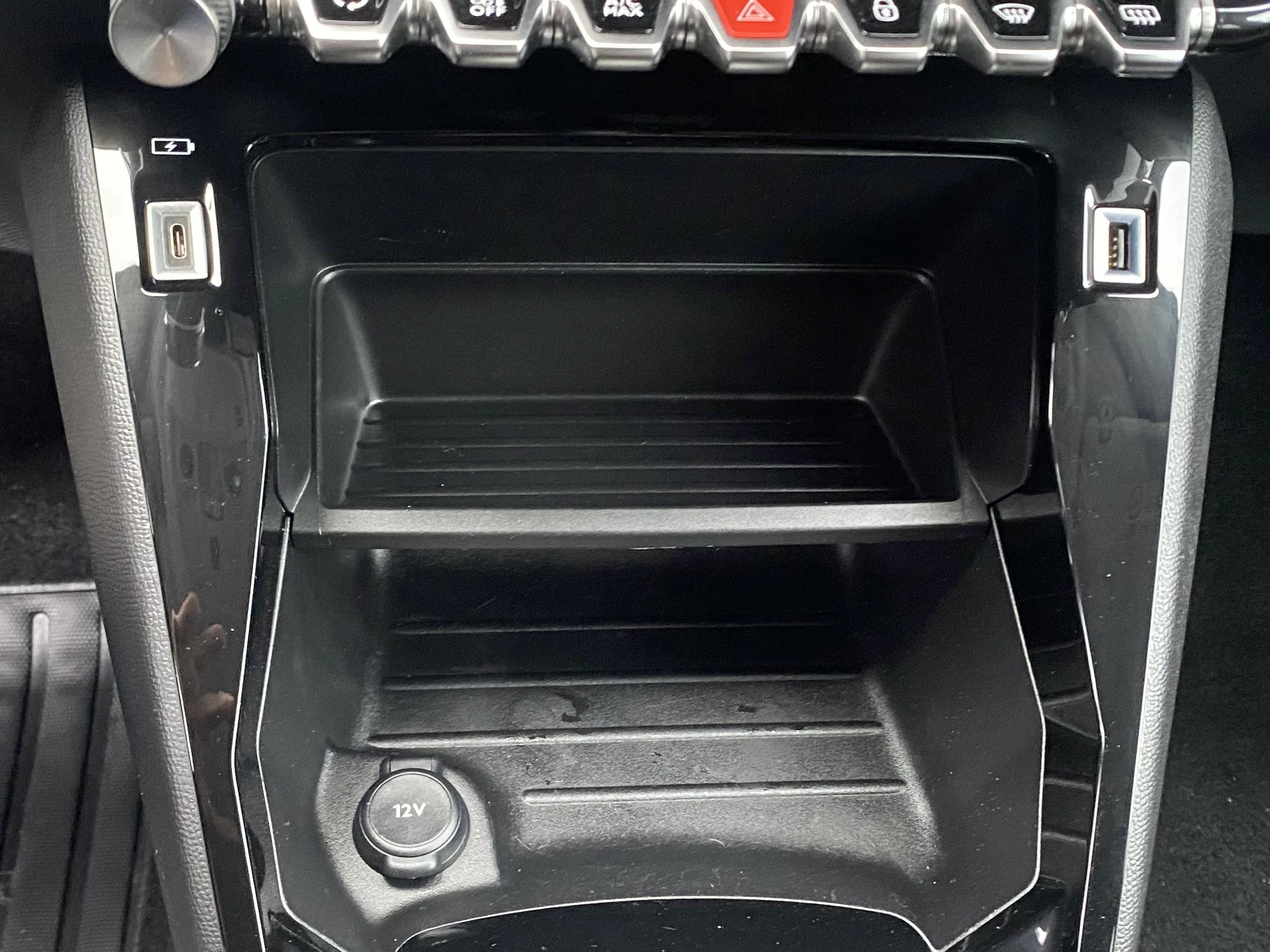 Peugeot-e-208-image-22