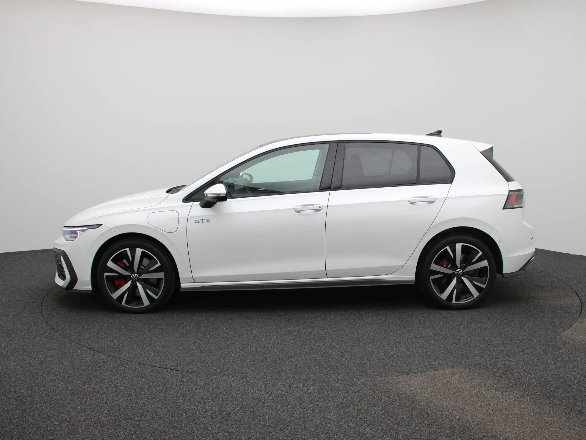 Volkswagen-Golf-image-3