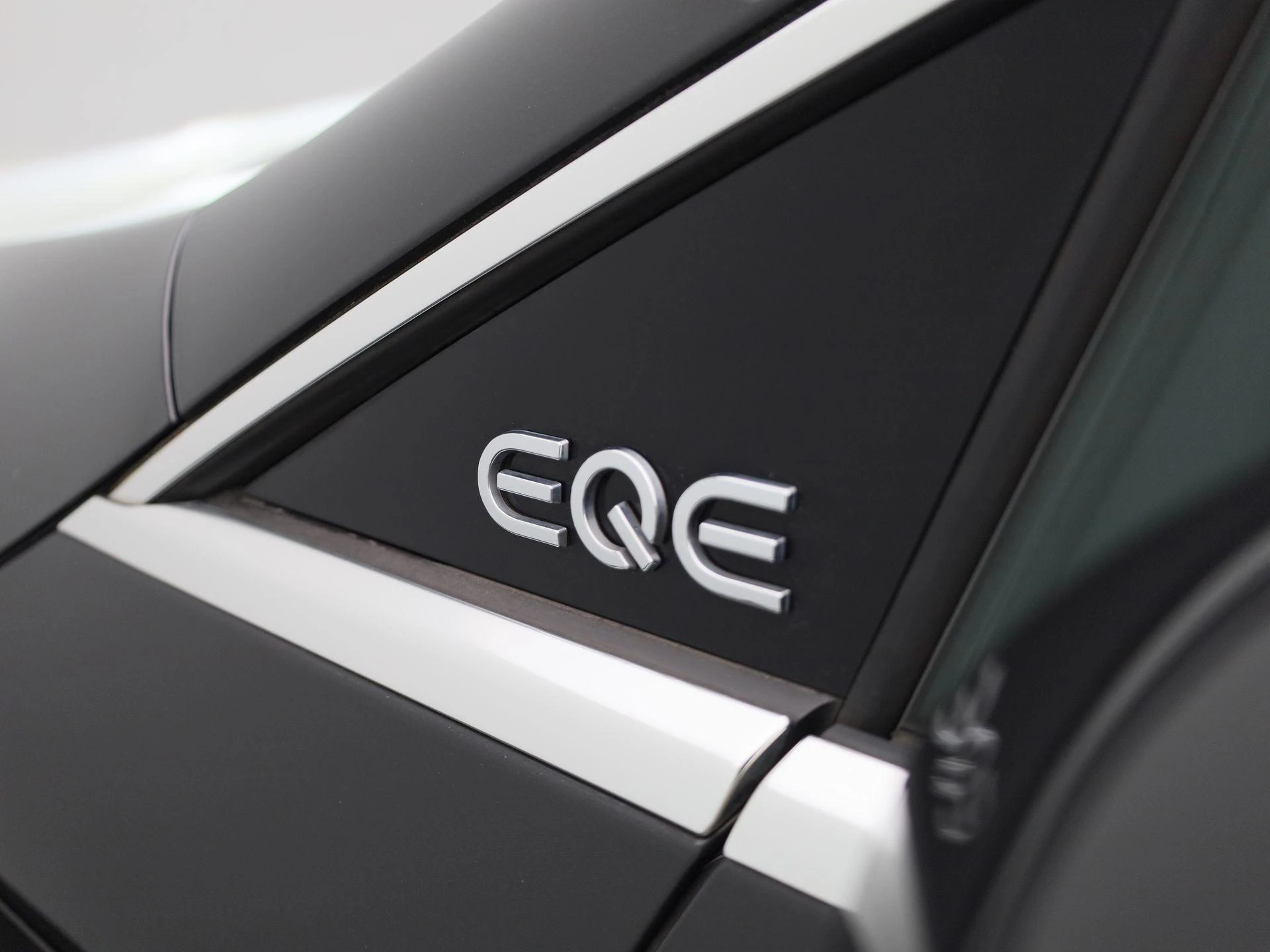 Mercedes-Benz-EQE-image-45