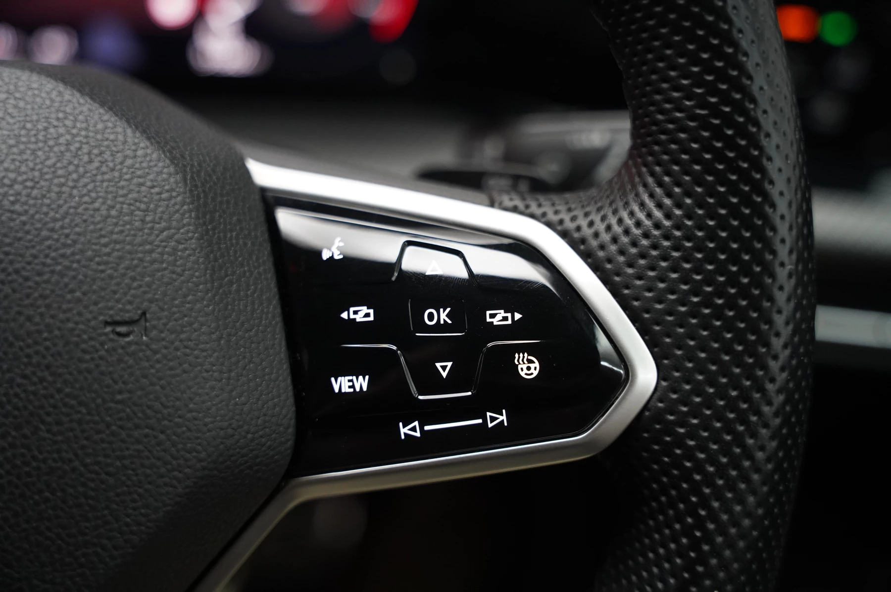 Volkswagen-Golf-image-17